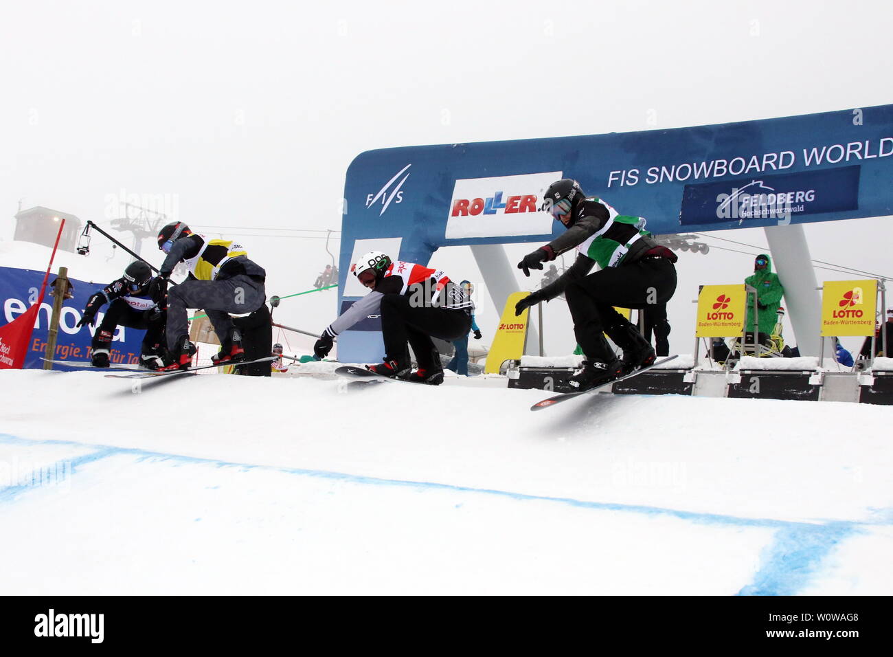 Startszene beim FIS-Weltcup Einzel Snowboard Cross SBX Feldberg Stockfoto