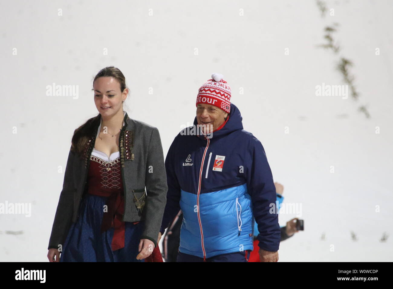 Auf dem Weg zur Siegerehrung: Peter Schröcksnadel beim teamspringen Frauen, FIS Nordische Ski-WM 2019 in Seefeld Stockfoto