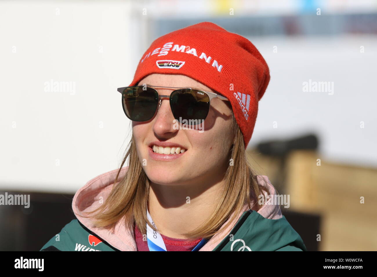 Katharina Althaus (SC Oberstdorf) als Zuschauerin beim Einzel Nordische Kombination, FIS Nordische Ski-WM 2019 in Seefeld Stockfoto