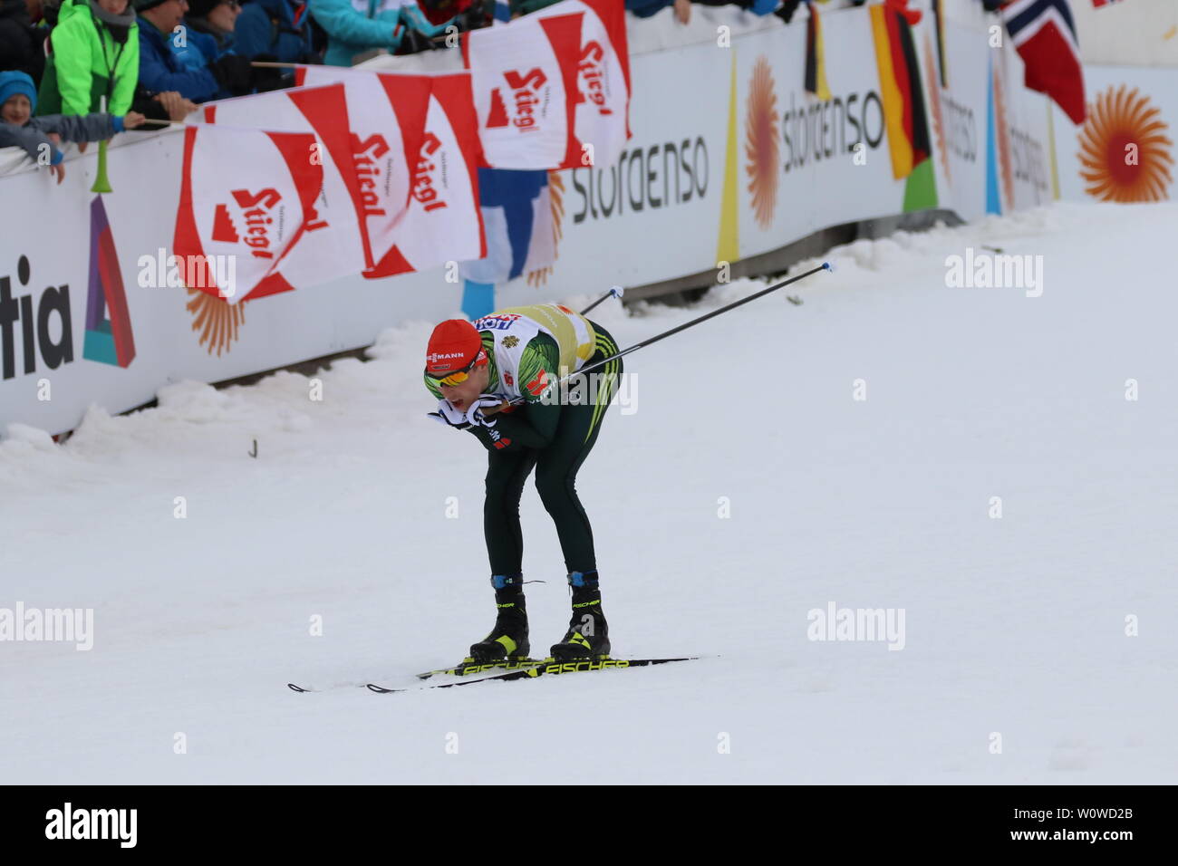 Eric Frenzel (SSV Geyer) in der Abfahrt bei der Team Nordische Kombination, FIS Nordische Ski-WM 2019 in Seefeld Stockfoto