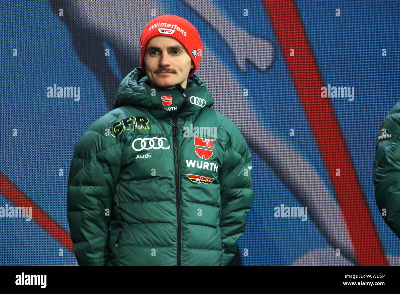 Richard Freitag (SG Nickelhütte Aue) bei der Siegerehrung zuim Skispringen Herren NH, FIS Nordische Ski-WM 2019 in Seefeld Stockfoto