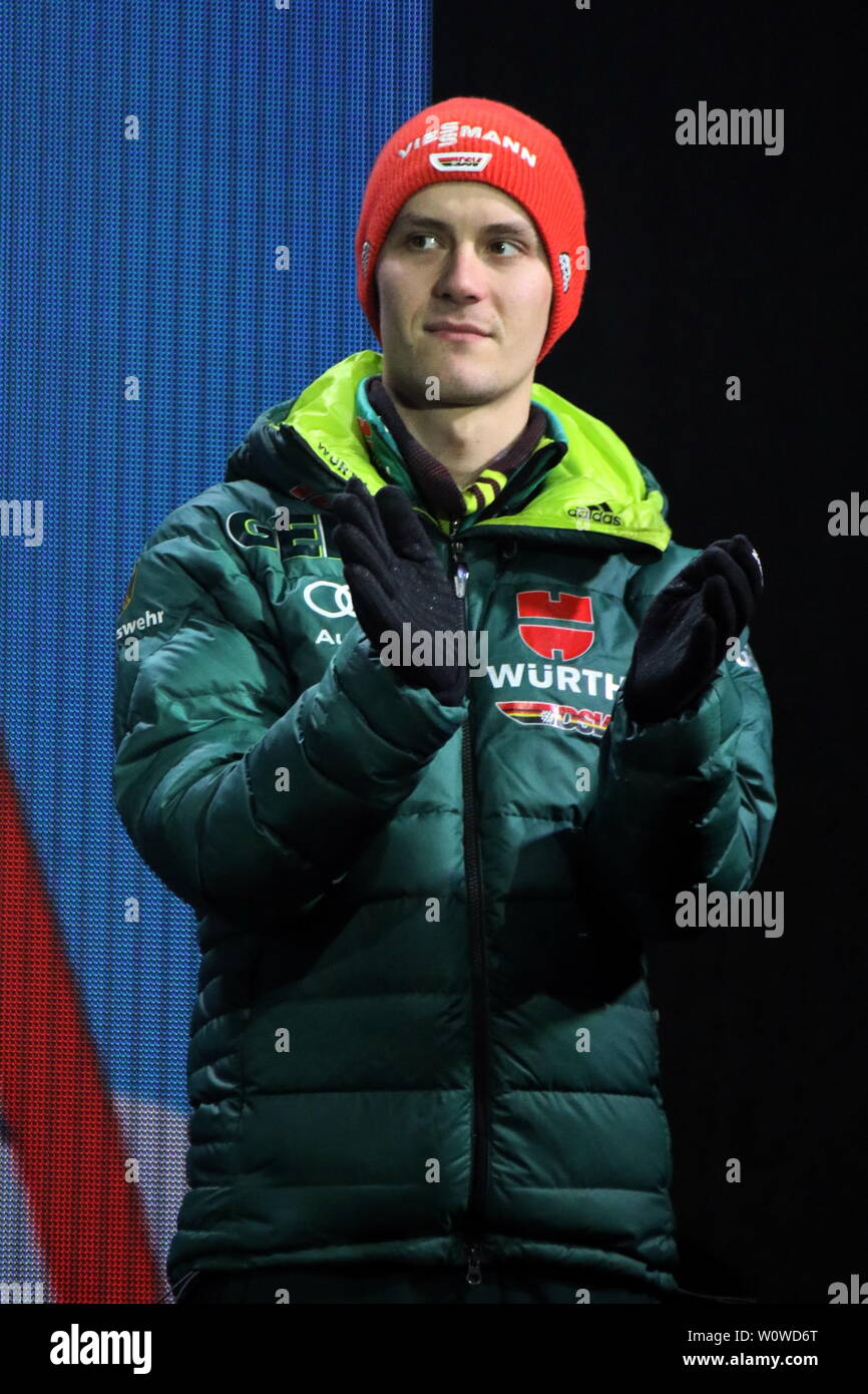 Stephan Leyhe (SC Willingen) konnte nur der Konkurrenz applaudieren bei der Siegerehrung zum Skispringen Herren NH, FIS Nordische Ski-WM 2019 in Seefeld Stockfoto