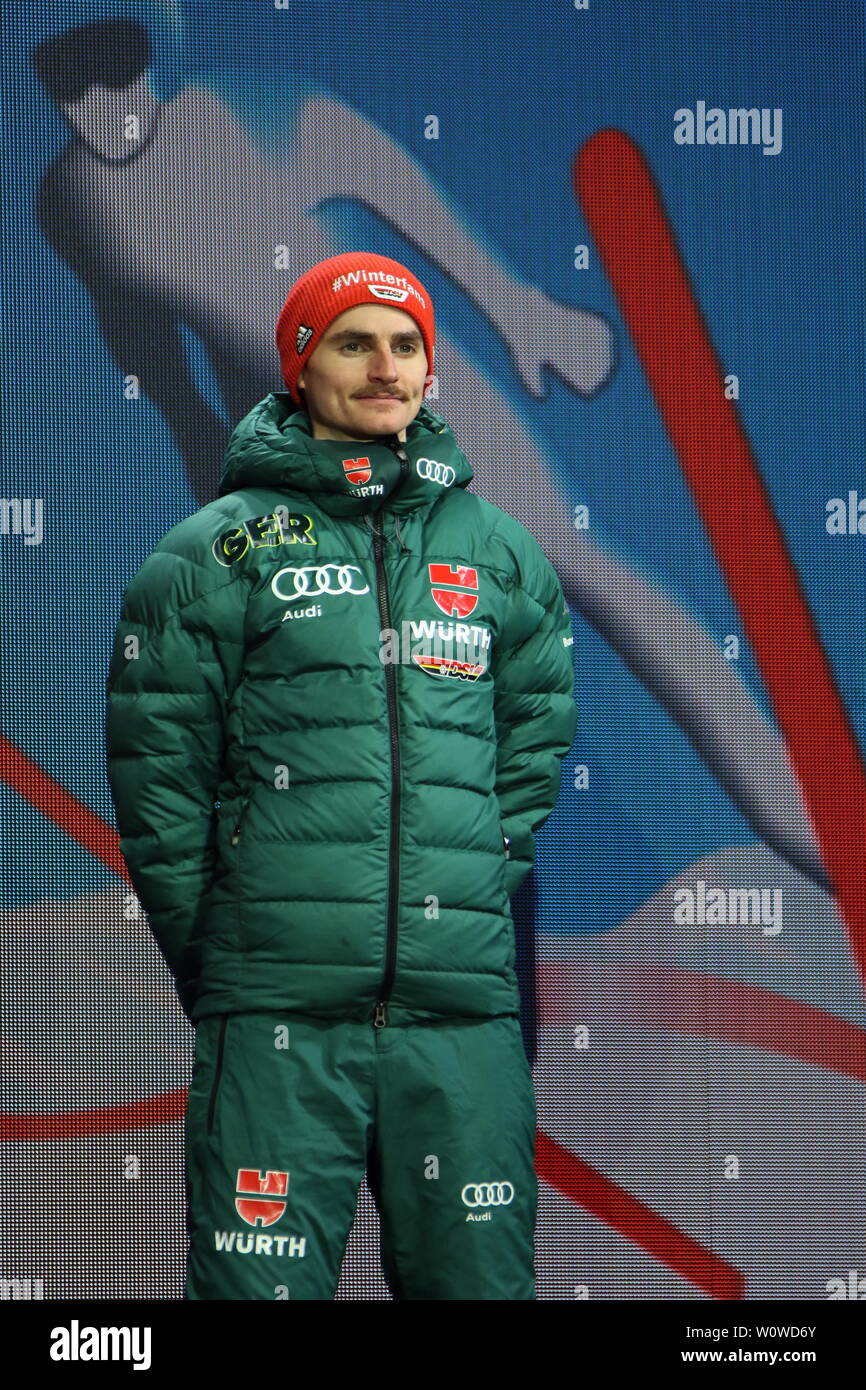 Richard Freitag (SG Nickelhütte Aue) bei der Siegerehrung zum Skispringen Herren NH, FIS Nordische Ski-WM 2019 in Seefeld Stockfoto