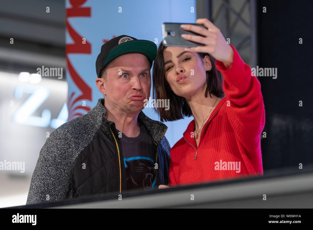 Autogrammstunde mit Lena Meyer-Landrut zu ihrem Albumstart" nur Liebe, L "im ALEXA Berlin/090419 Stockfoto
