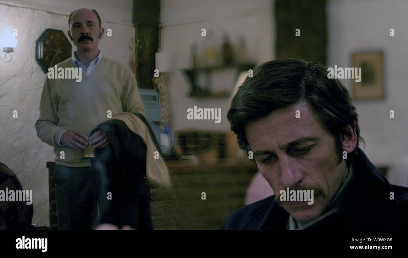 Rojo ist ein 2018 Film unter der Regie von Benjamin Naishtat. Dieses Foto ist nur für den redaktionellen Gebrauch bestimmt und unterliegen dem Copyright der Film Company und/oder der bezeichneten Fotograf durch den Film oder die Produktion Firma zugewiesen. Stockfoto