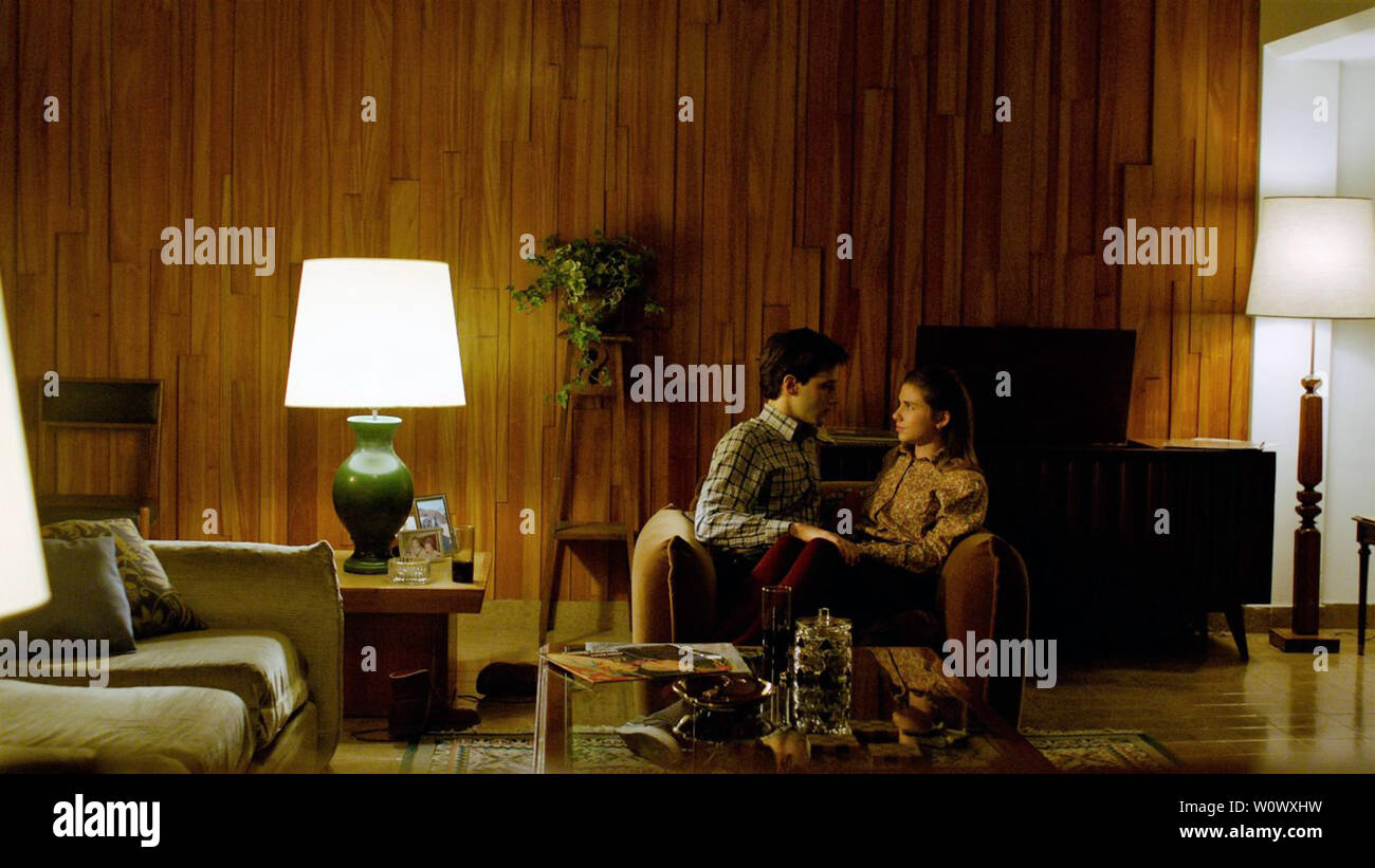 Rojo ist ein 2018 Film unter der Regie von Benjamin Naishtat. Dieses Foto ist nur für den redaktionellen Gebrauch bestimmt und unterliegen dem Copyright der Film Company und/oder der bezeichneten Fotograf durch den Film oder die Produktion Firma zugewiesen. Stockfoto