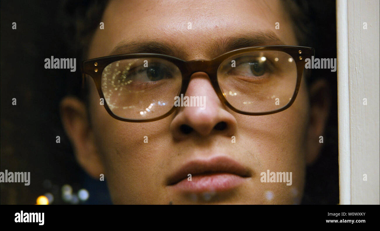 Der stieglitz ist ein upcoming 2019 American Film unter der Regie von John Crowley und ist eine Adaption des gleichnamigen Romans von Donna Tartt. Dieses Foto ist nur für den redaktionellen Gebrauch bestimmt und unterliegen dem Copyright der Film Company und/oder der bezeichneten Fotograf durch den Film oder die Produktion Firma zugewiesen. Stockfoto