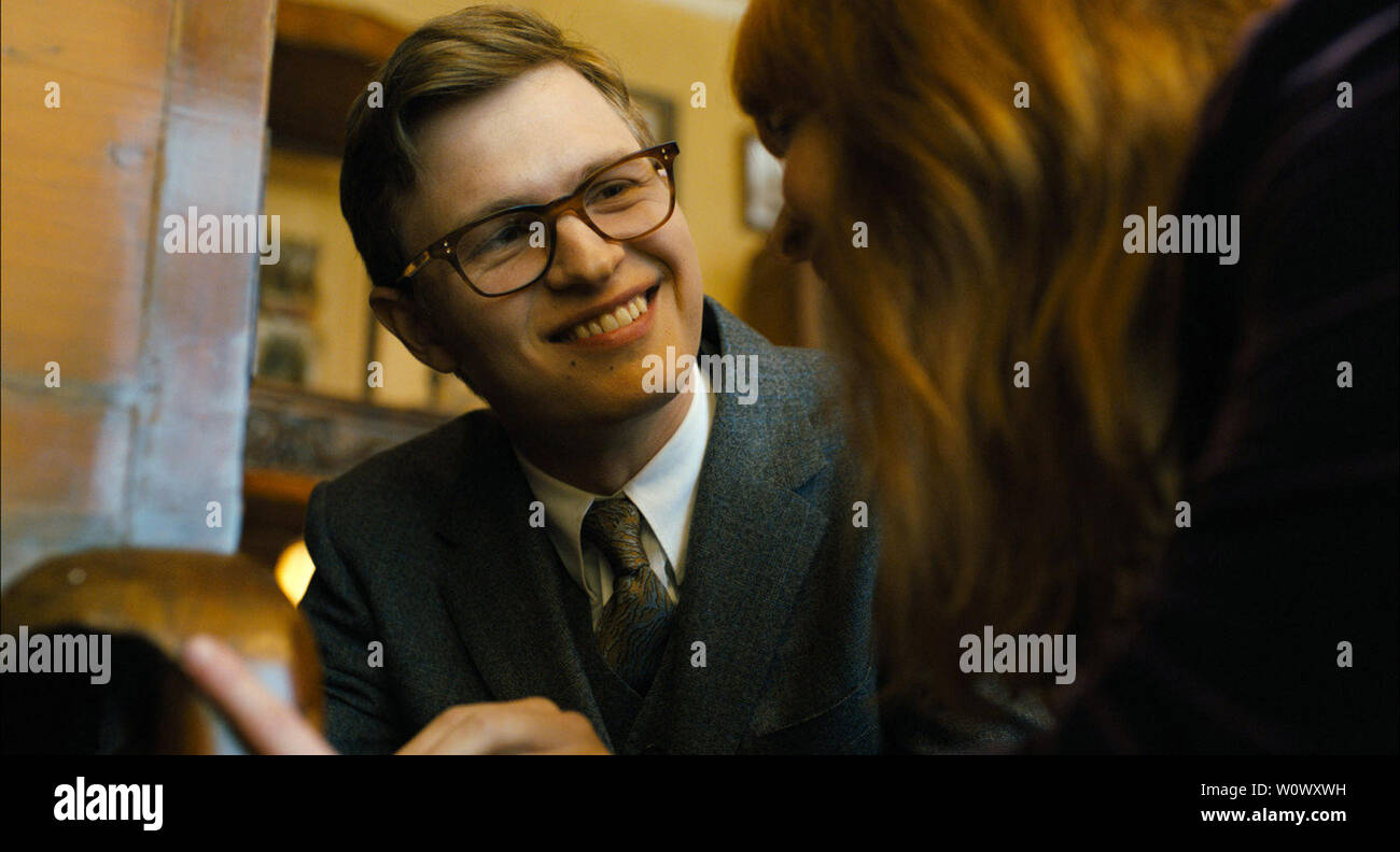 Der stieglitz ist ein upcoming 2019 American Film unter der Regie von John Crowley und ist eine Adaption des gleichnamigen Romans von Donna Tartt. Dieses Foto ist nur für den redaktionellen Gebrauch bestimmt und unterliegen dem Copyright der Film Company und/oder der bezeichneten Fotograf durch den Film oder die Produktion Firma zugewiesen. Stockfoto