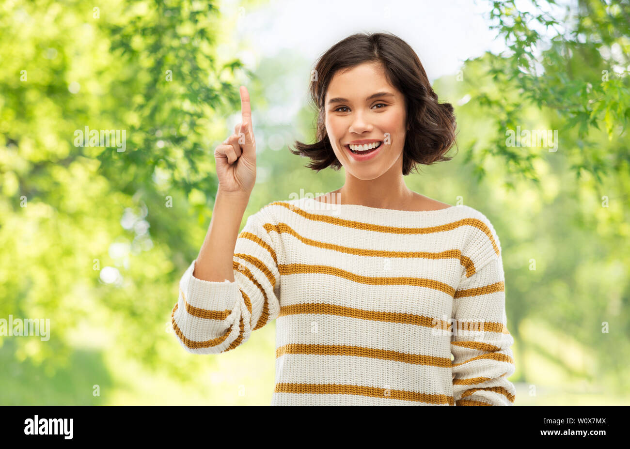 Glückliche Frau mit einem Finger oder nach oben Stockfoto