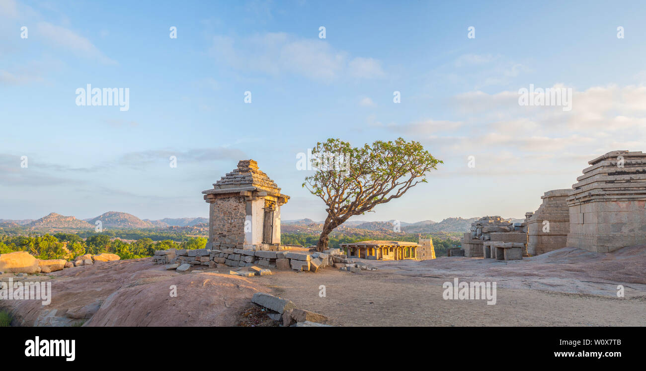 Alte Ruinen in Hampi Dorf im Süden von Indien Stockfoto