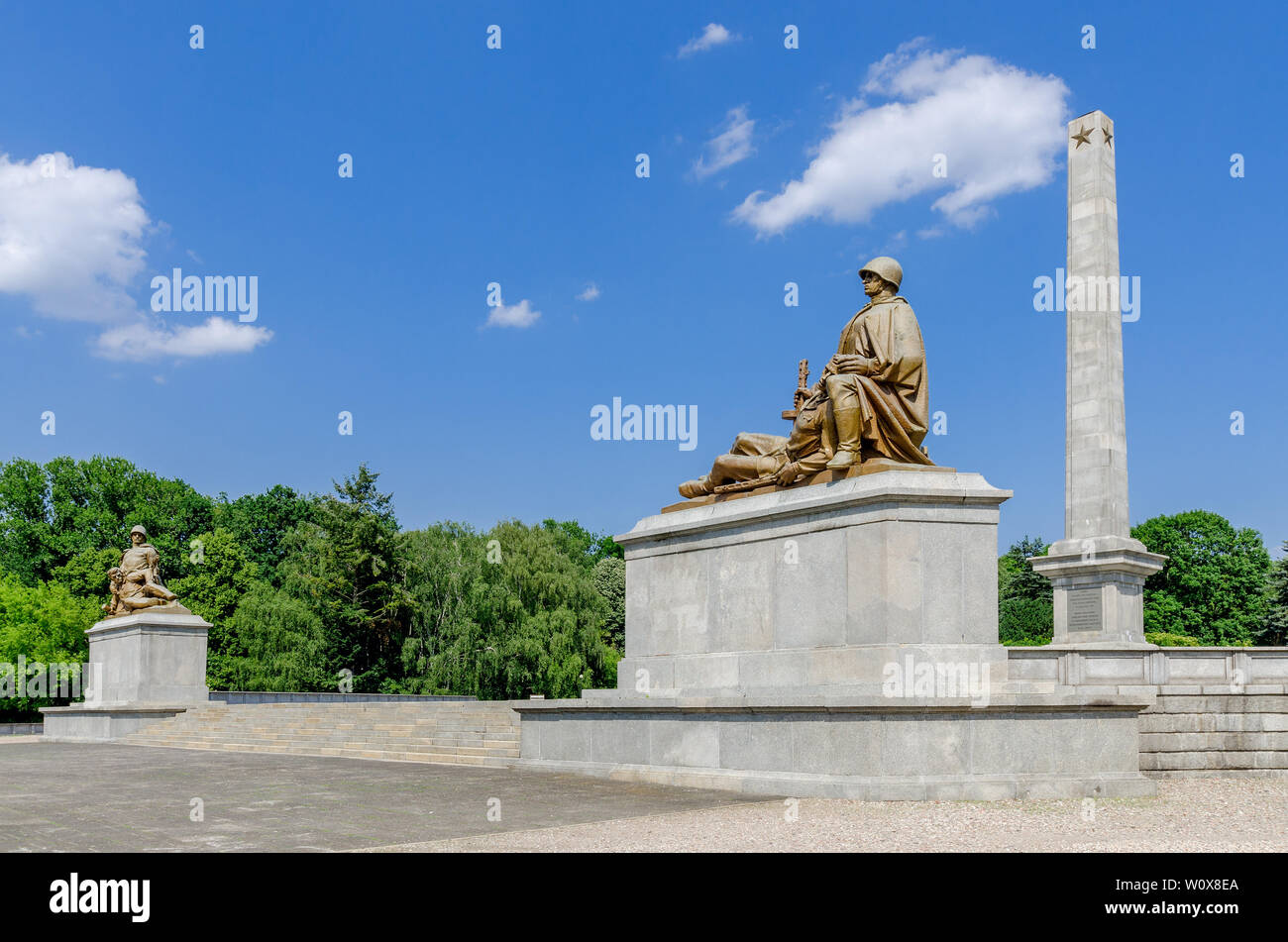 Sowjetische Militär Mausoleum Friedhof. Denkmal für die sowjetischen Soldaten starben gegen Nazi-Deutschland zu kämpfen. Warschau, mazovian Provinz, Polen. Stockfoto