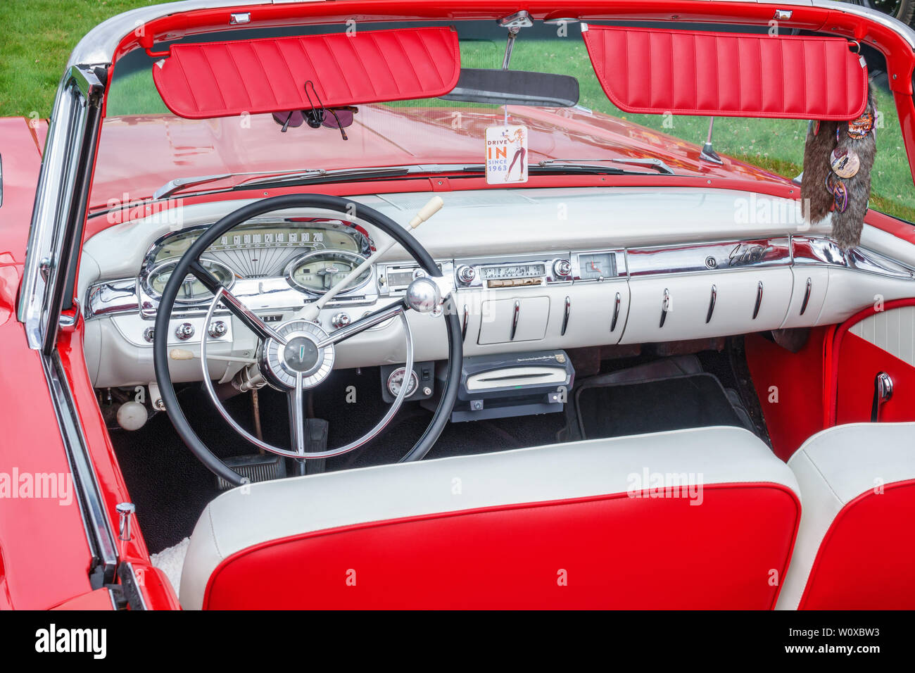Einrichtung eines alten Ford Edsel Stockfoto