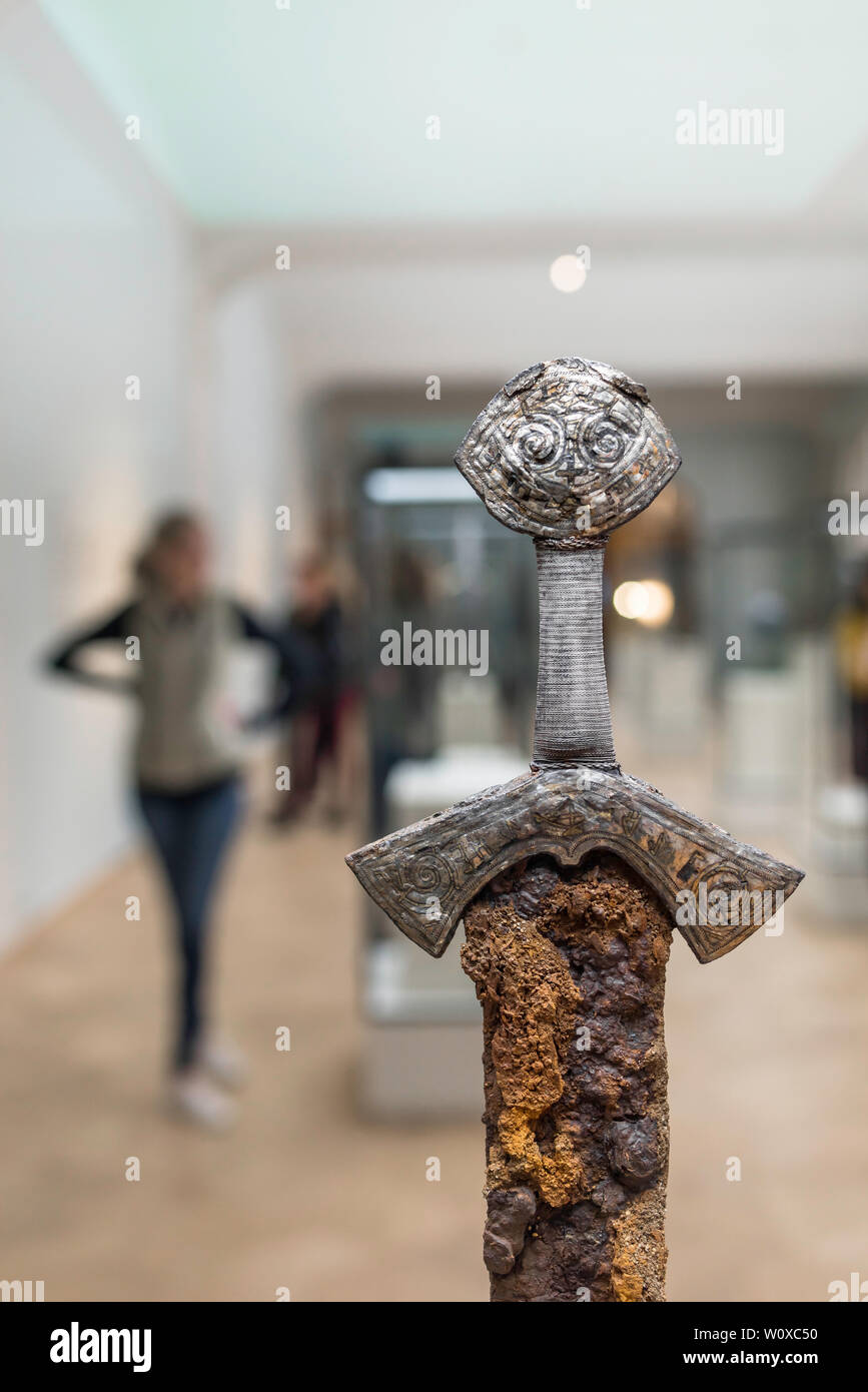 Wikingermuseum, Blick auf das Langeid-Schwert aus dem 10. Jahrhundert, eine Wikingerwaffe im Historischen Museum, Oslo, Norwegen. Stockfoto