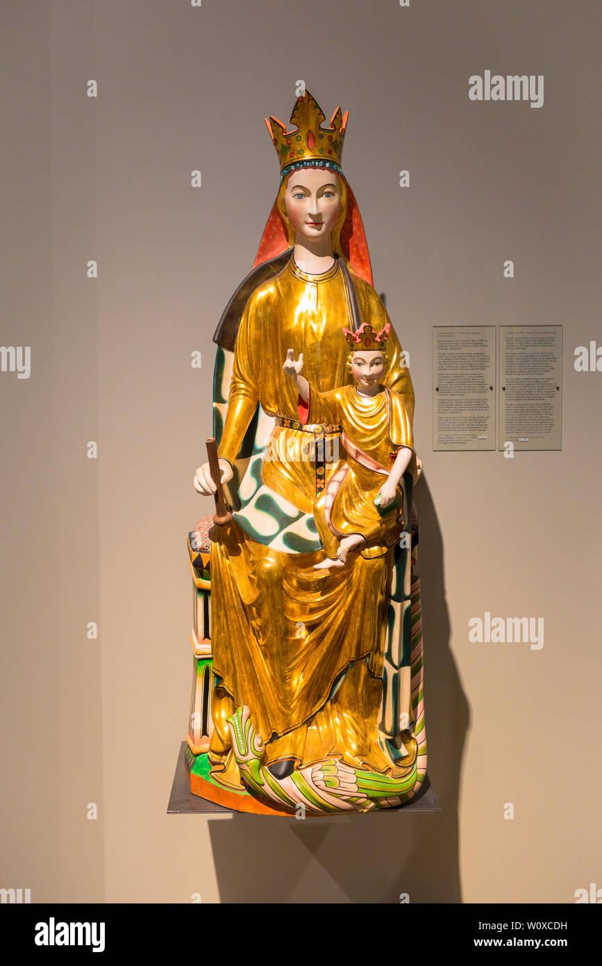 Jungfrau Maria Kind, Nachbildung einer Jungfrau Maria mit Kind (ca. 1250s) aus der Stabkirche Hedalen, mittelalterliche Galerie des Historischen Museums, Oslo Stockfoto