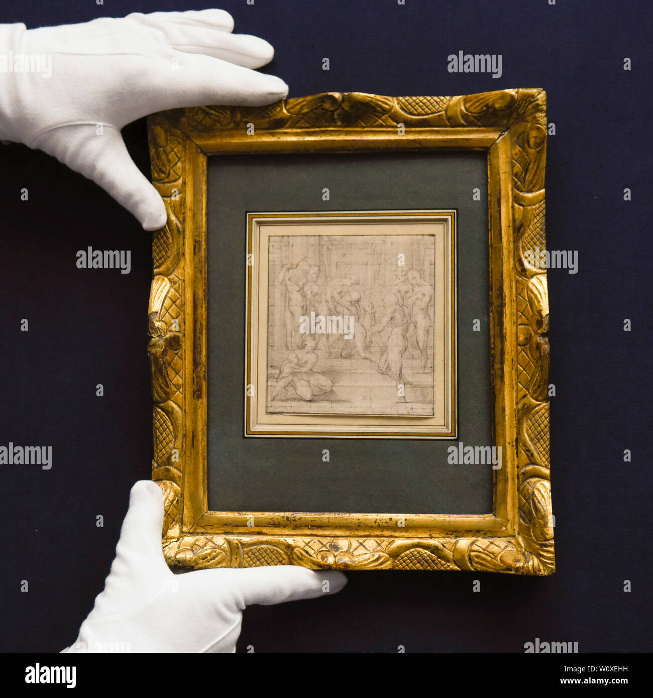 London, Großbritannien. 28. Juni 2019. Ein Techniker präsentiert "Die Heimsuchung", aus dem 16. Jahrhundert, von Giovanni Battista di Jacopo Rosso (Rosso Fiorentino) (Est. GBP 2-3 m) in der Vorschau von Sotheby's Alte Meister Verkauf, die an der New Bond Street Galerien am 3. Juli stattfindet. Credit: Stephen Chung/Alamy leben Nachrichten Stockfoto