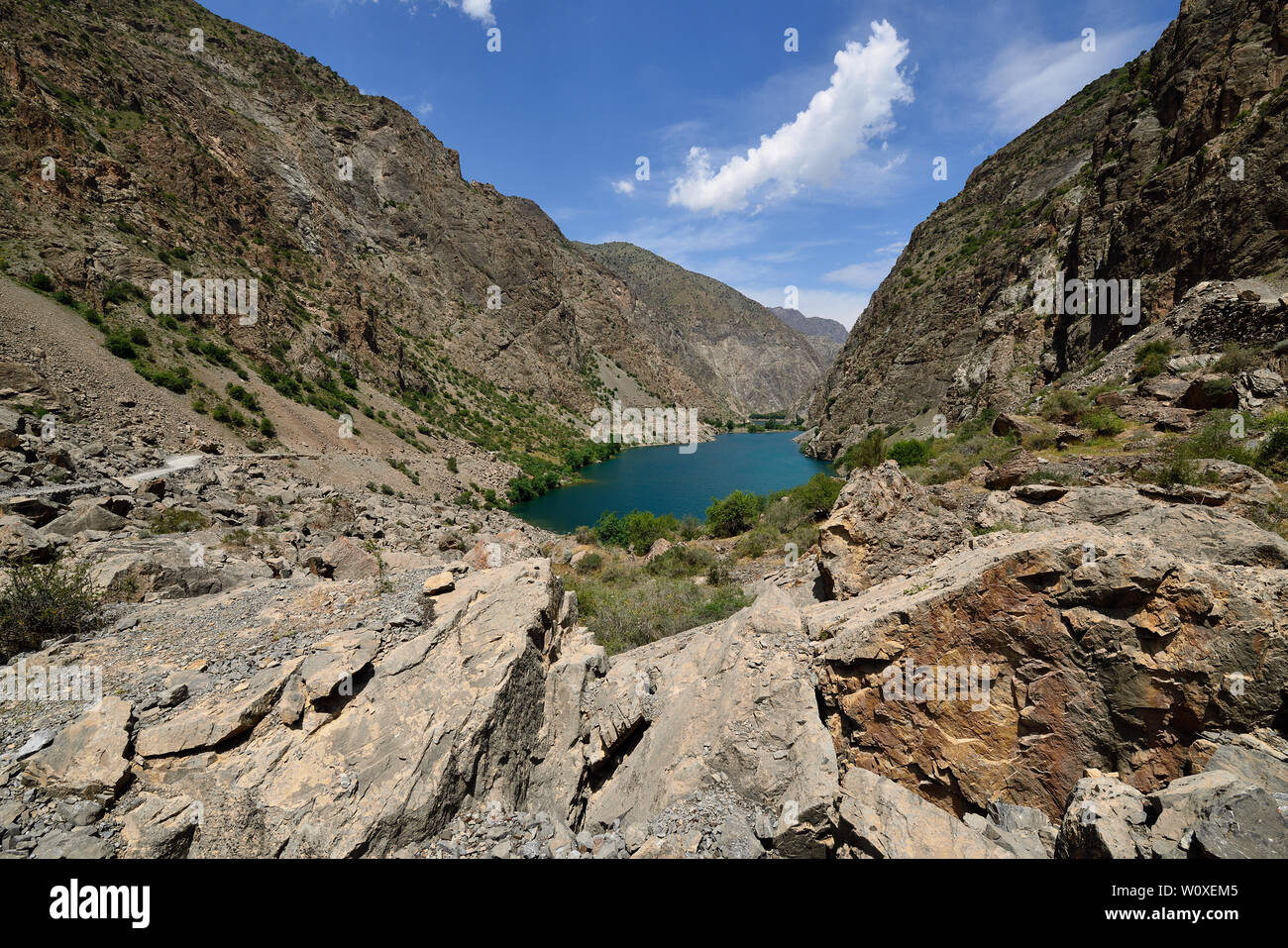 Fan Gebirge in Tadschikistan sind eine von Zentralasien ist Premier trekking Ziel. Die schöne sieben See Trek von penjikent. Blick auf den See nu Stockfoto
