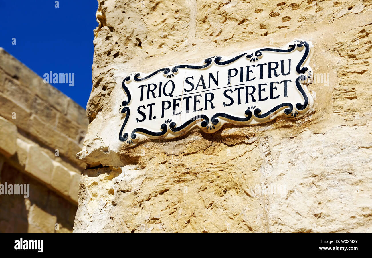 St. Peter Street Zeichen an der Wand in Mdina, Malta Stockfoto