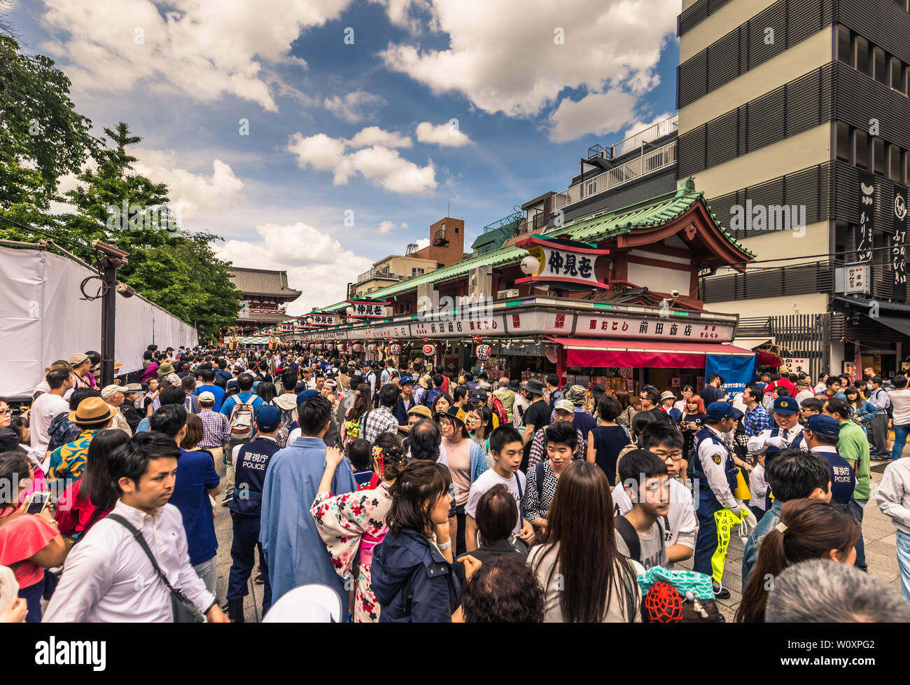 Tokio - 18. Mai 2019: Sanja Matsuri Festival Masse in Asakusa, Tokyo, Japan Stockfoto