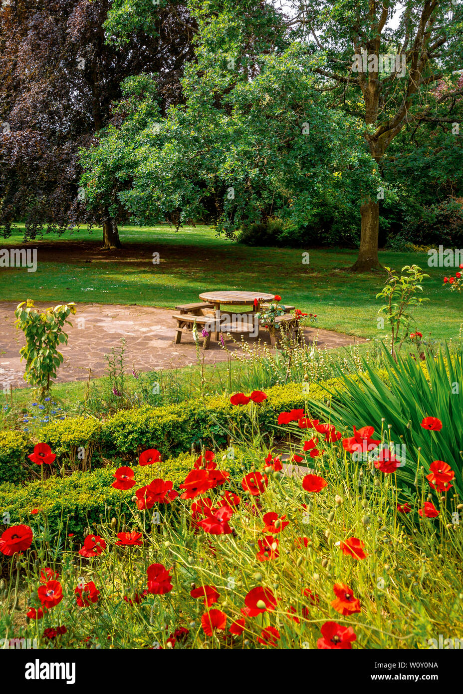 Schöne Linda Vista Gärten in voller Blüte in Abergavenny. Stockfoto