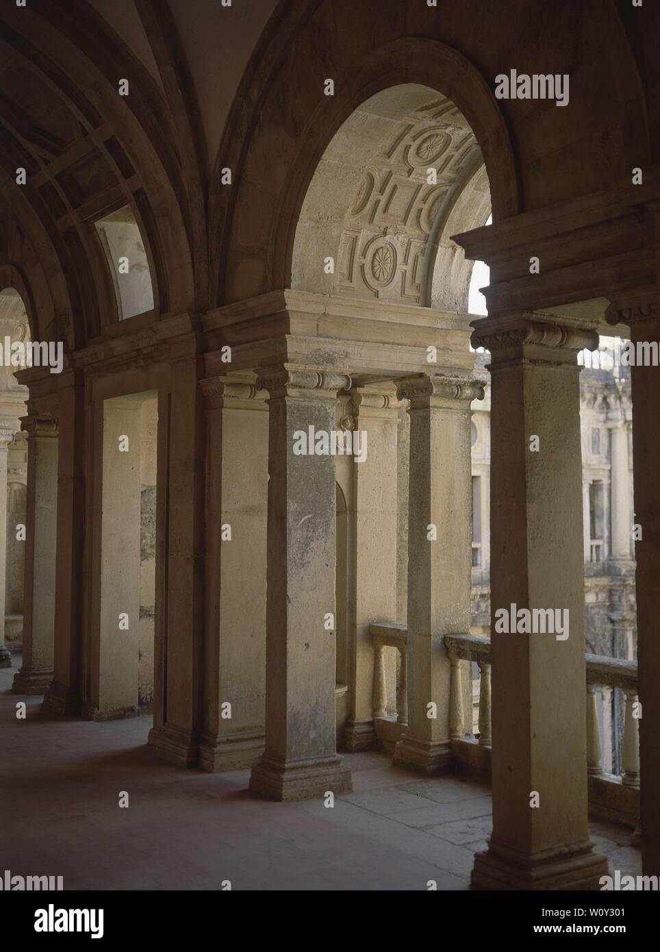 GRAN CLAUSTRO - las mejores DE COLUMNAS DESDE LA GALERIA. Lage: Convento del Santo Cristo. TOMAR. PORTUGAL. Stockfoto GRAN CLAUSTRO - las mejores DE COLUMNAS DESDE LA GALERIA. Lage: Convento del Santo Cristo. TOMAR. PORTUGAL. Stockfoto