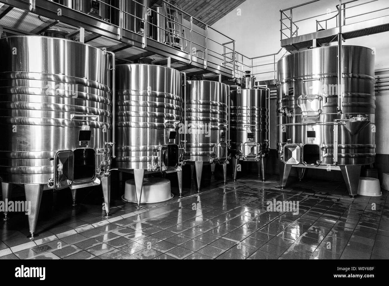 Chateau du Tertre in der Saint-germain Region der Gironde, Frankreich. Ein Margaux Grand Cru Classe Weinproduzent. Edelstahl Gärtanks. Stockfoto