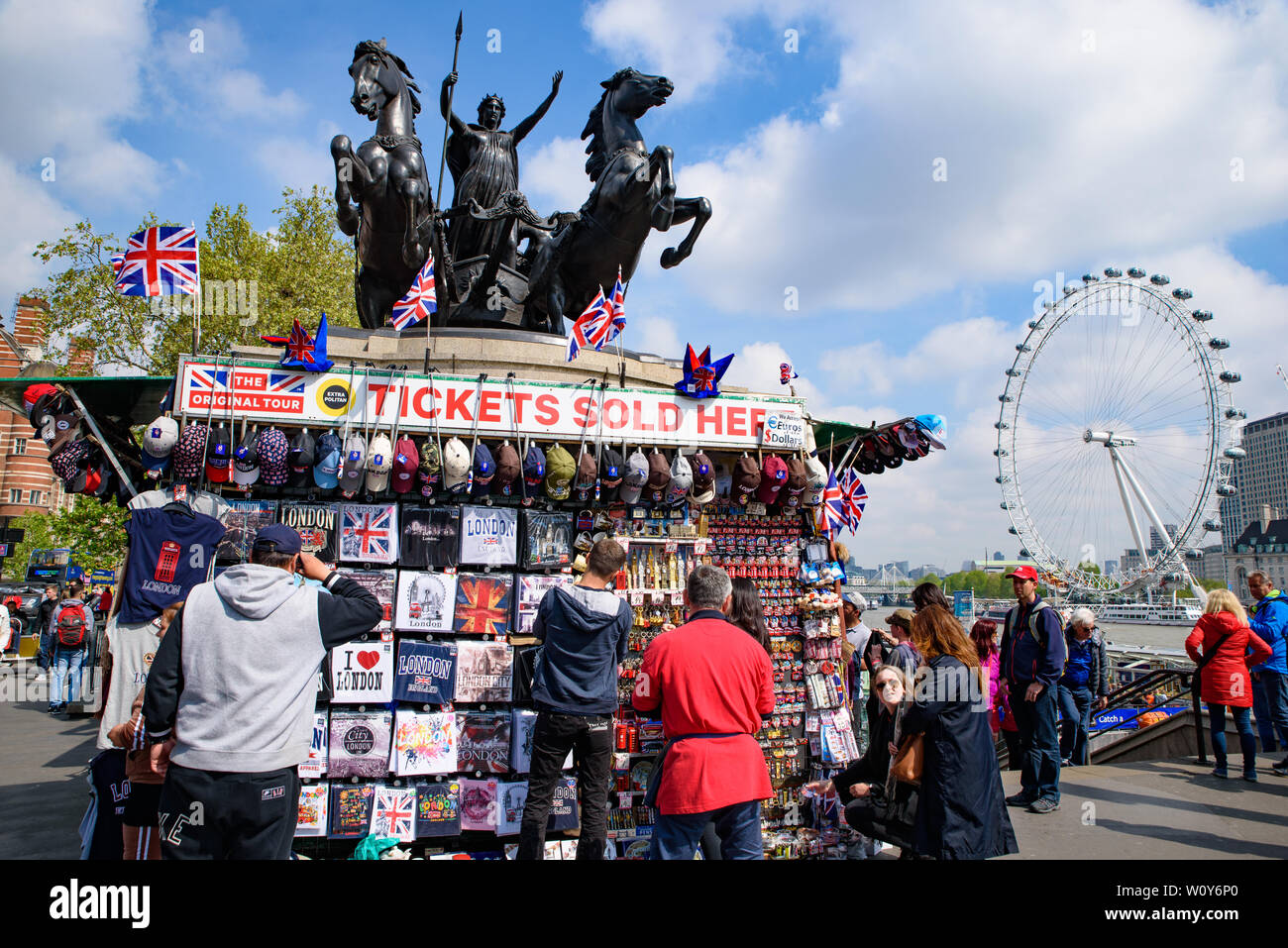 Ein Souvenir und Ticket auf die Westminster Bridge in London, Vereinigtes Königreich Abschaltdruck Stockfoto