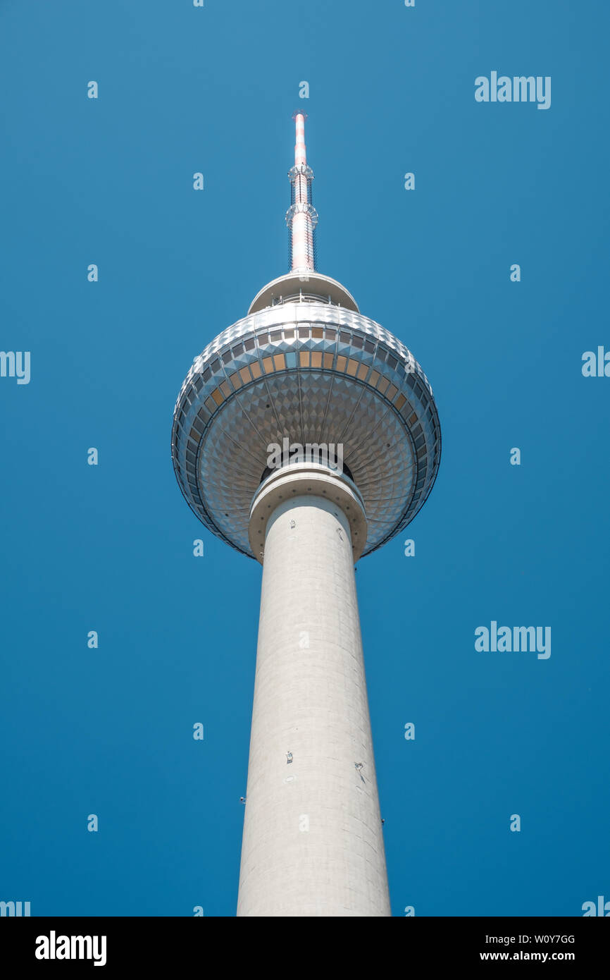 Der Berliner Fernsehturm (Fernsehturm), Berlin, Deutschland Stockfoto