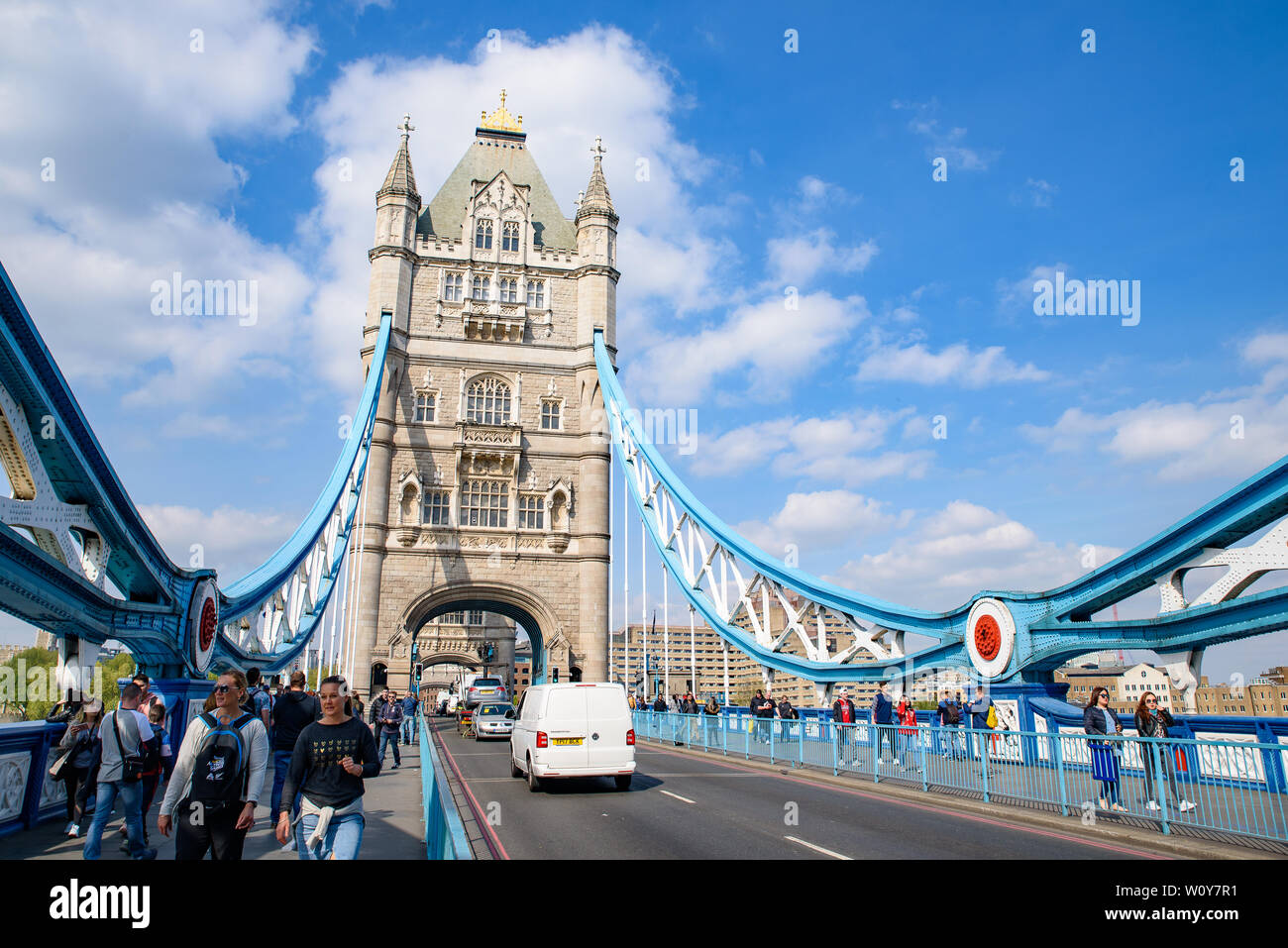 Die Tower Bridge über die Themse in London, Vereinigtes Königreich Stockfoto