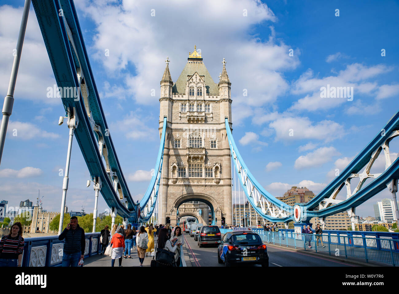 Die Tower Bridge über die Themse in London, Vereinigtes Königreich Stockfoto