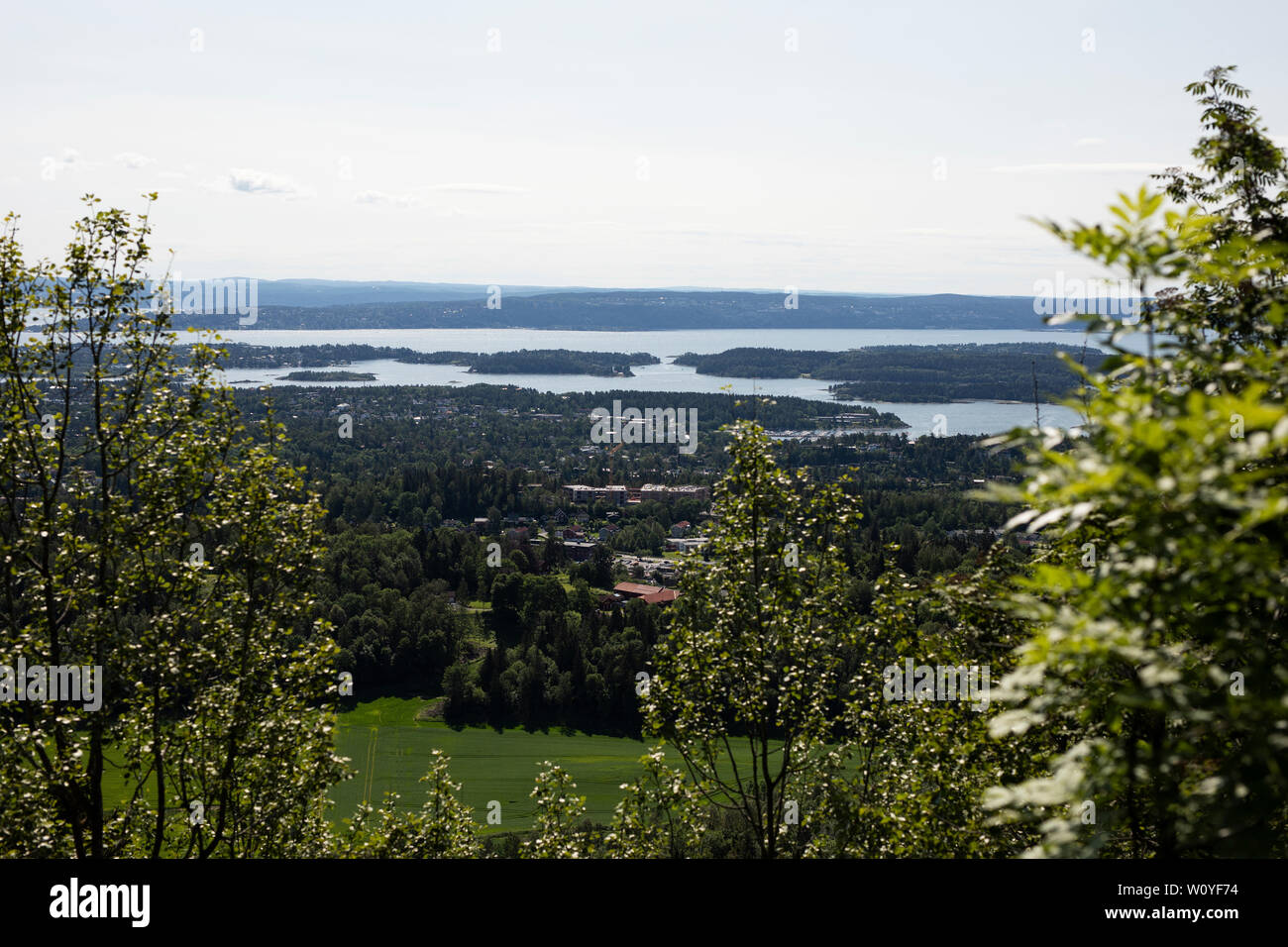 Der Blick auf den Oslofjord und die Stadt und den Hafen von Kalsøstopp außerhalb von Oslo, Norwegen. Stockfoto