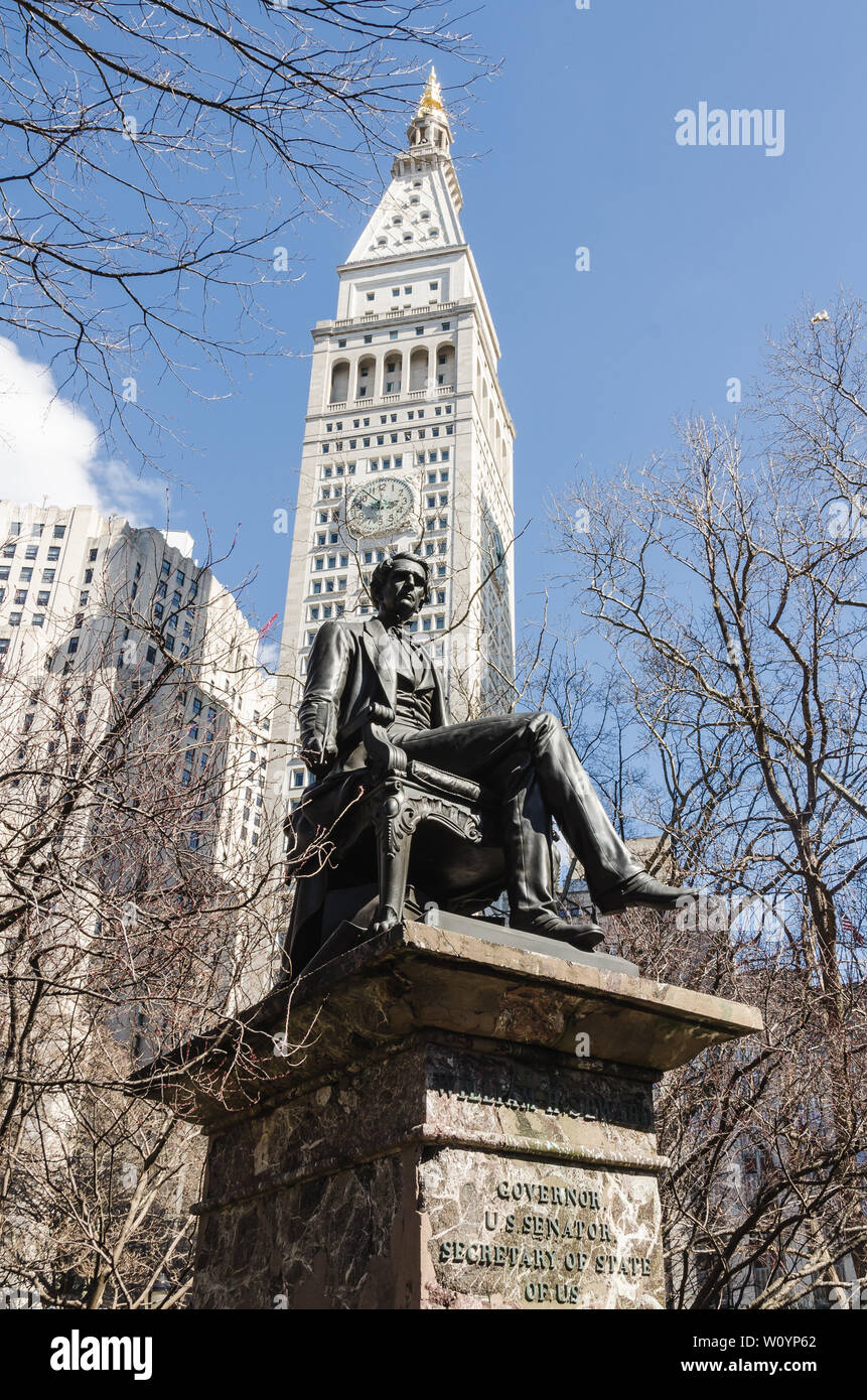 New York - 4. April 2017: vertikale Ansicht von William Seward Statue, US-Präsidenten, Senator und Staatssekretär. Stockfoto