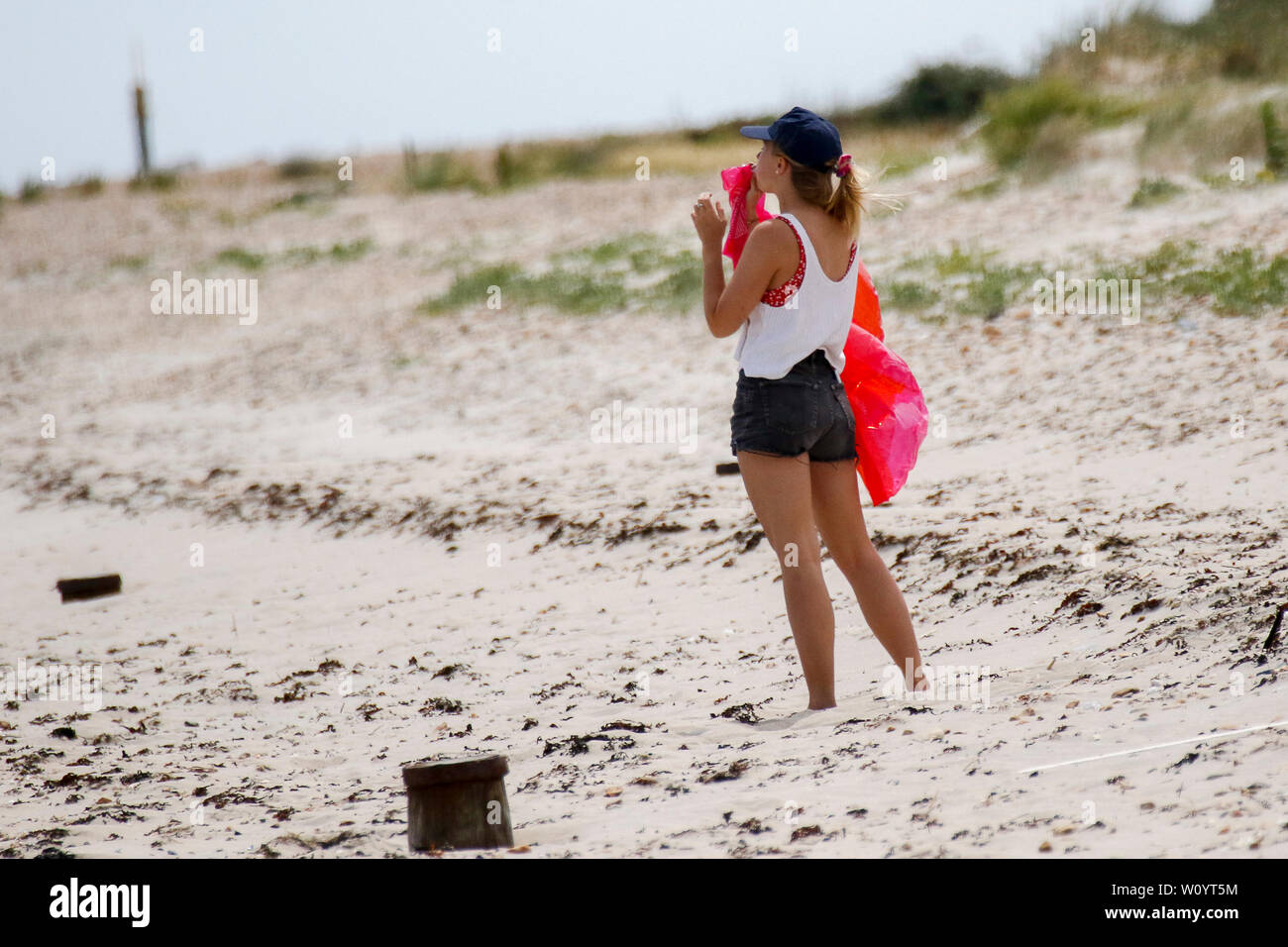 Bracklesham Straße, Hayling Island. 28. Juni 2019. Schöne sonnige Wetter entlang der Südküste heute. Tagesausflügler genießen das Wetter in Hayling Island Sailing Club in Hampshire. Credit: James Jagger/Alamy leben Nachrichten Stockfoto