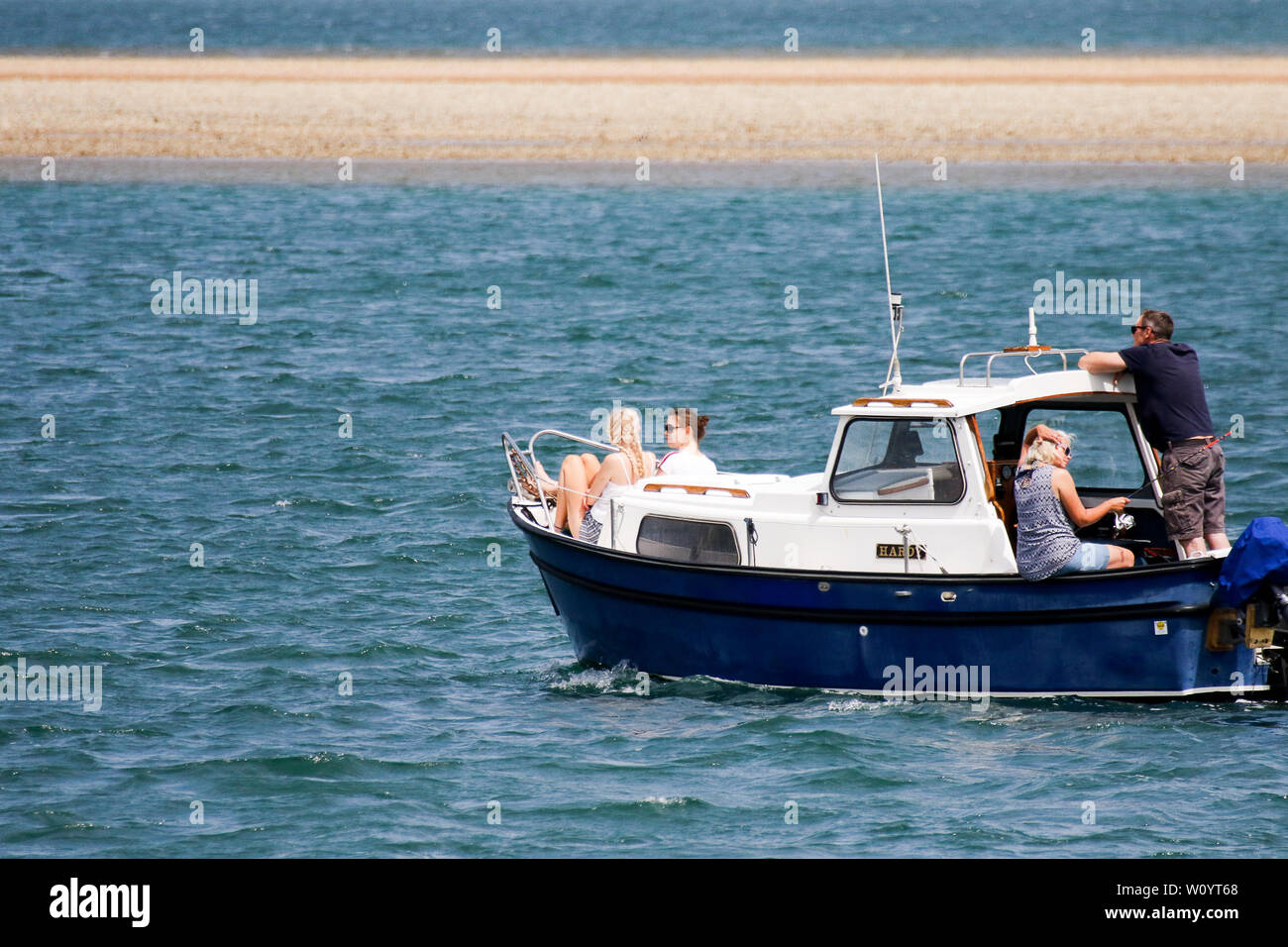 Bracklesham Straße, Hayling Island. 28. Juni 2019. Schöne sonnige Wetter entlang der Südküste heute. Tagesausflügler genießen das Wetter in Hayling Island Sailing Club in Hampshire. Credit: James Jagger/Alamy leben Nachrichten Stockfoto
