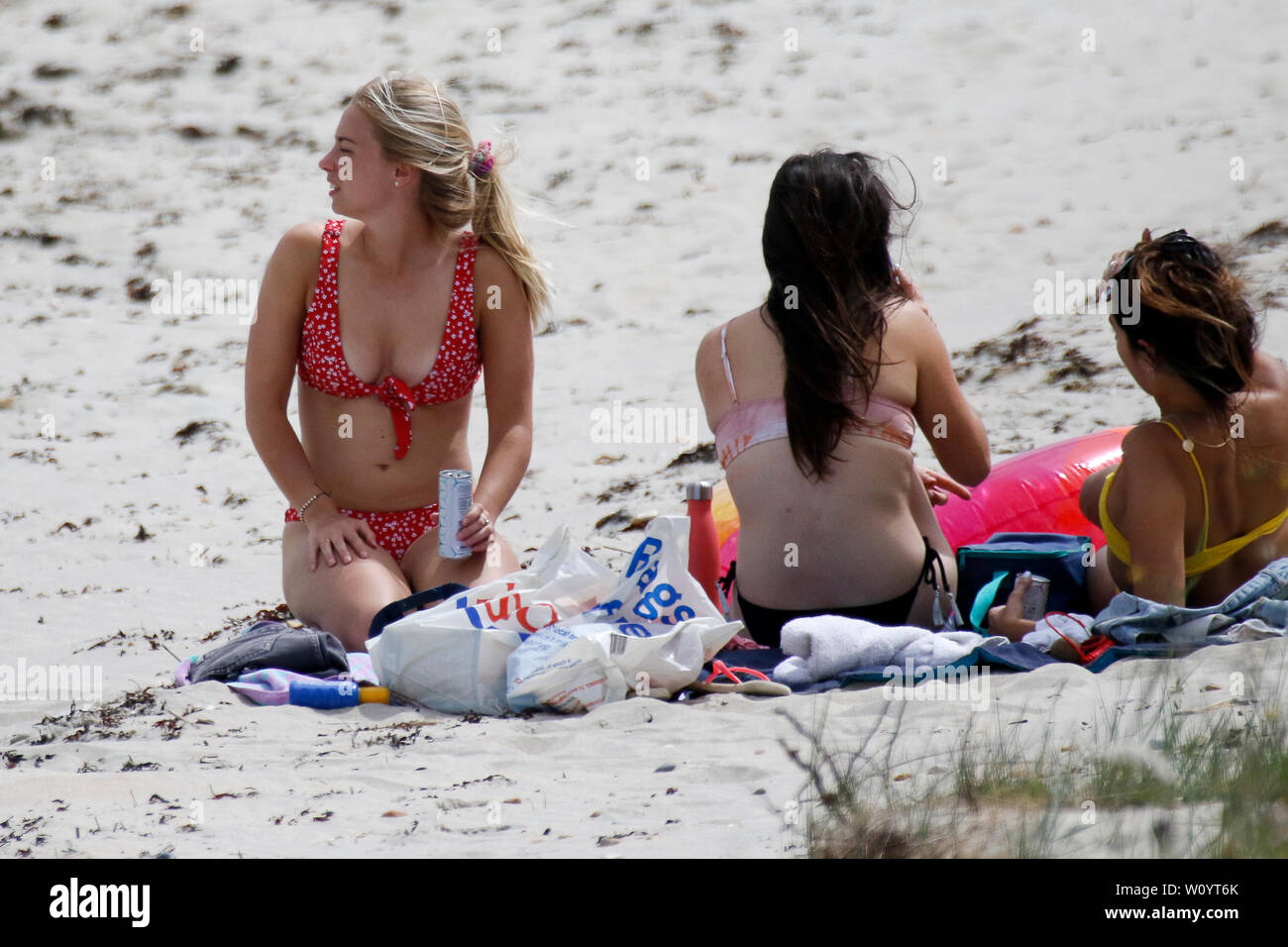 Bracklesham Straße, Hayling Island. 28. Juni 2019. Schöne sonnige Wetter entlang der Südküste heute. Tagesausflügler genießen das Wetter in Hayling Island Sailing Club in Hampshire. Credit: James Jagger/Alamy leben Nachrichten Stockfoto