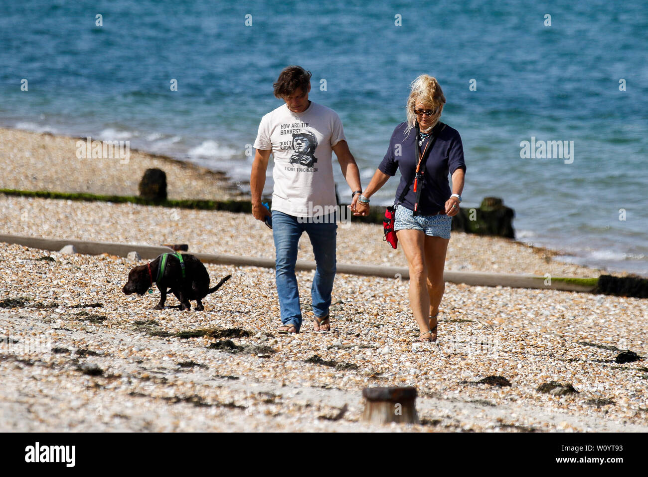 Bracklesham Straße, Hayling Island. 28. Juni 2019. Schöne sonnige Wetter entlang der Südküste heute. Tagesausflügler genießen das Wetter in Hayling Island Sailing Club in Hampshire. Credit: James Jagger/Alamy leben Nachrichten Stockfoto