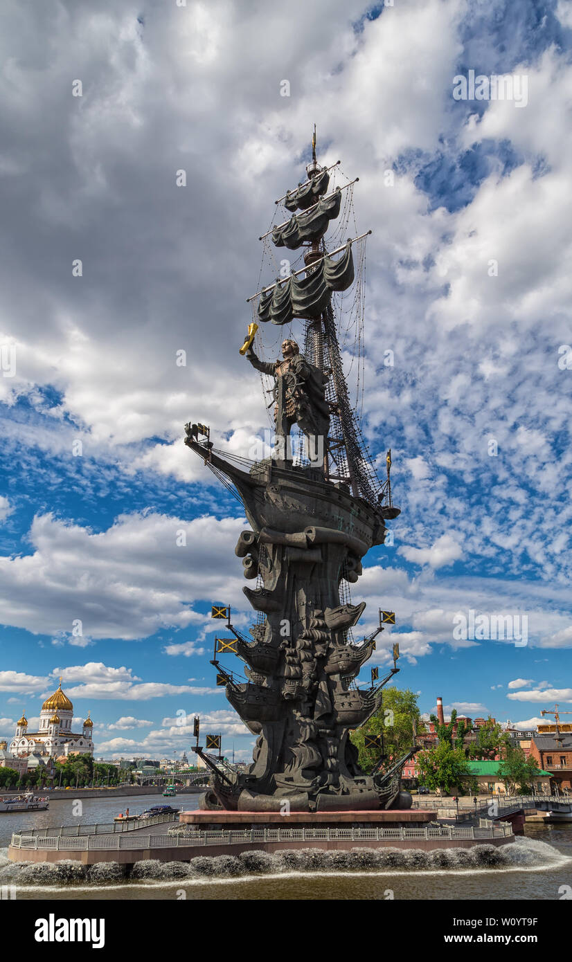 Die Peter der Große Statue ist eine 98 Meter hohe (322 ft) Denkmal für Peter den Großen, gelegen am westlichen Zusammenfluss von der Moskwa und der Vodo Stockfoto