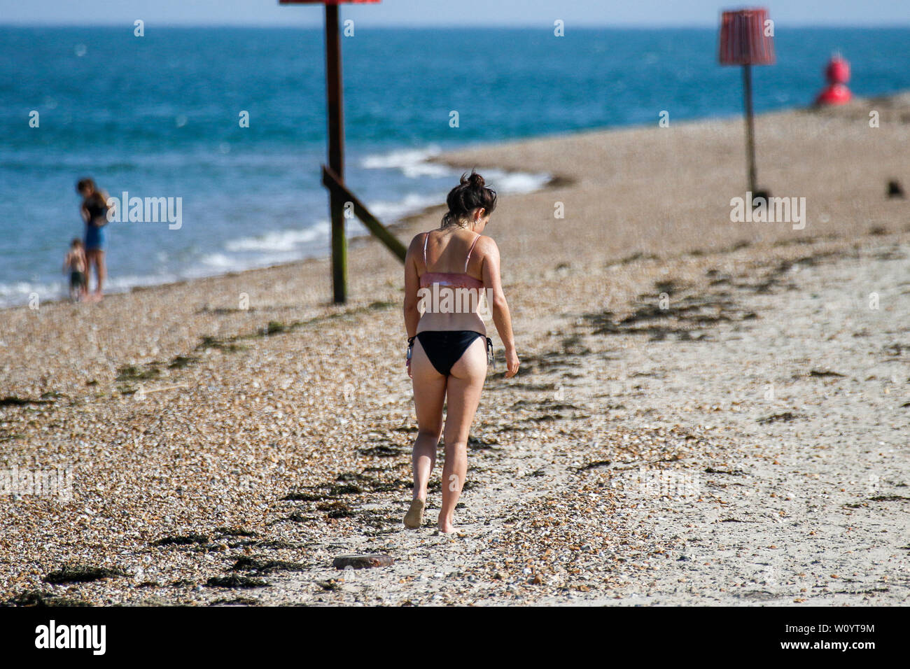 Bracklesham Straße, Hayling Island. 28. Juni 2019. Schöne sonnige Wetter entlang der Südküste heute. Tagesausflügler genießen das Wetter in Hayling Island Sailing Club in Hampshire. Credit: James Jagger/Alamy leben Nachrichten Stockfoto