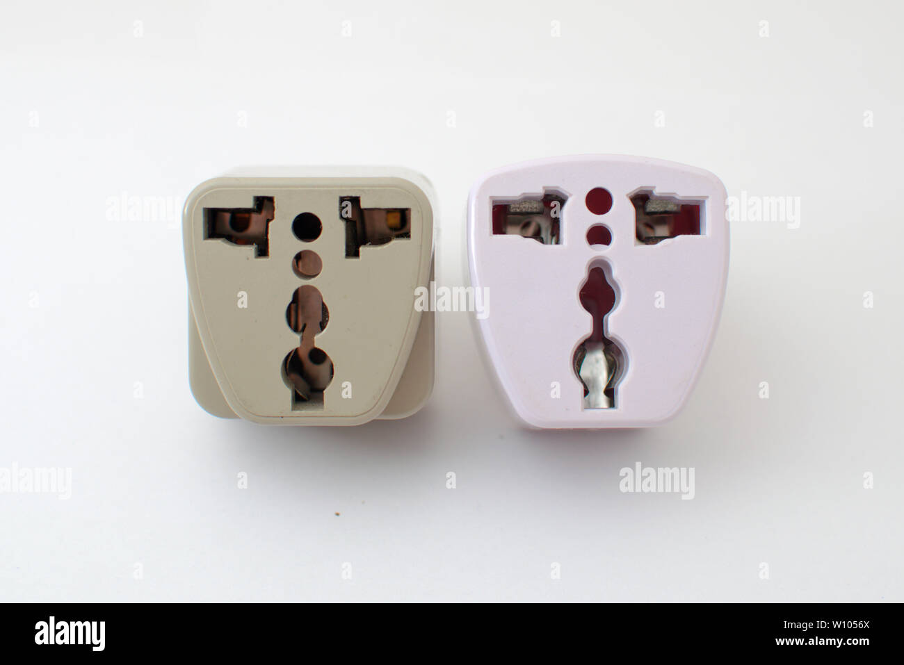 Studio Schuß von zwei Adapter-Stecker Stockfoto