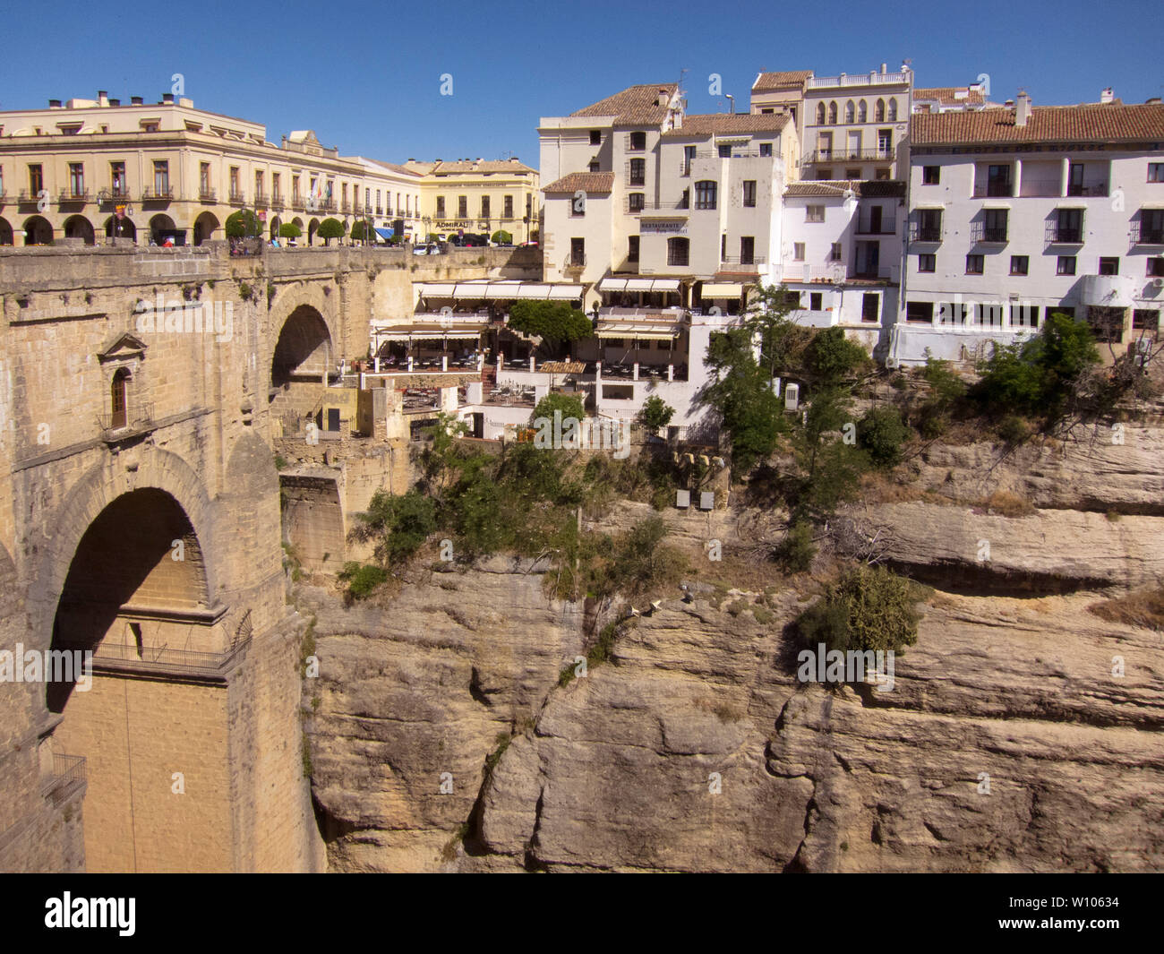 Original Römische Brücke über die Schlucht in der Stadt Ronda, Spanien. Stockfoto