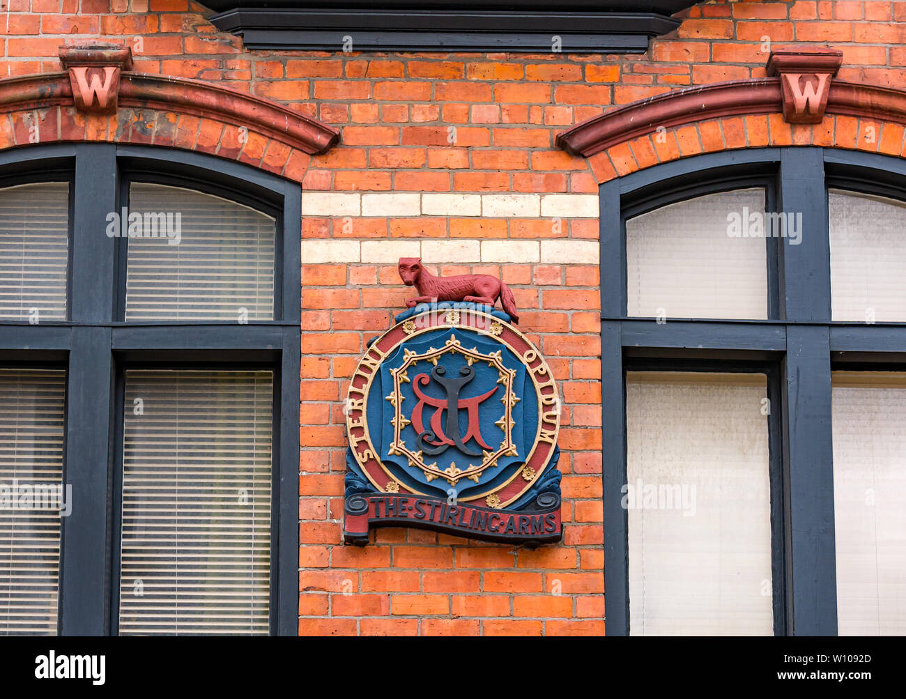 Nahaufnahme des heraldischen Wappen auf alten Backsteingebäude, St John Street, Stirling, Stirling, Schottland, Großbritannien Stockfoto