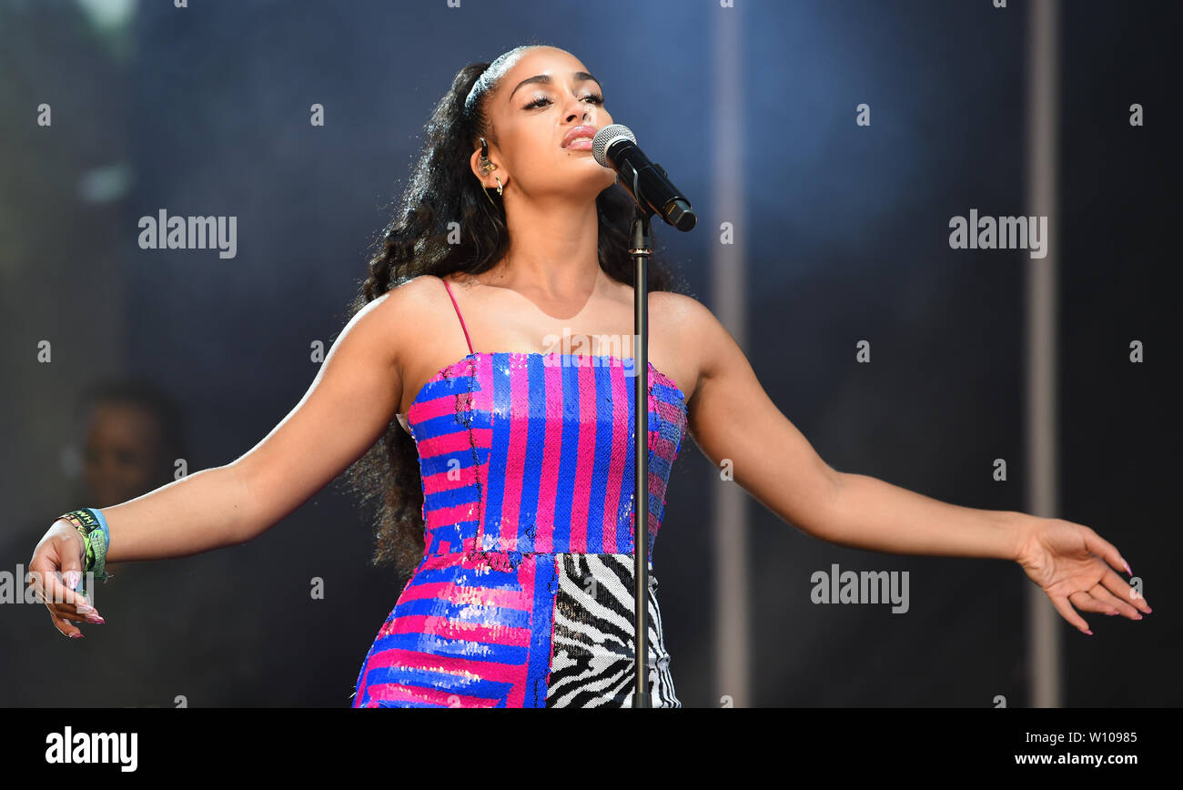 Glastonbury, Pilton, Somerset, UK. 28. Juni 2019. Jorja Smith führt im Westen Holts Stadium an Glastonbury Festival am 28. Juni 2019. Bild von Tabatha Feuerwehrmann/weiblichen Perspektive Credit: Weibliche Perspektive/Alamy leben Nachrichten Stockfoto