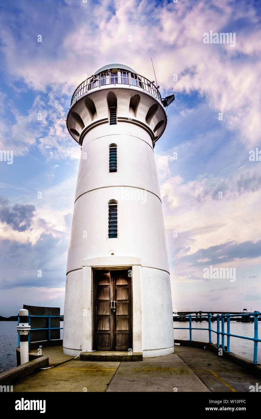 Singapur - Mar 16, 2019: Raffles Marina Leuchtturm, 1994 erbaut und mit Blick auf den Tuas zweiten Link-Singapur zweite Causeway nach Malaysia. Stockfoto