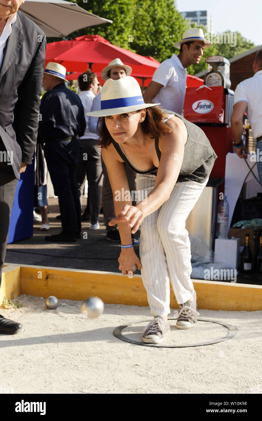 Paris, Frankreich. 27 Juni, 2019. Adeline Blondieau besucht die 7 "Trophée de La Pétanque Gastronomique" in Paris yatch Marina, am 27. Juni 2019. Stockfoto