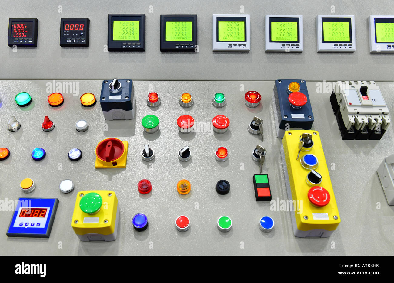 Elektronische power control Switch System und Taste an industriellen Fabrik Stockfoto