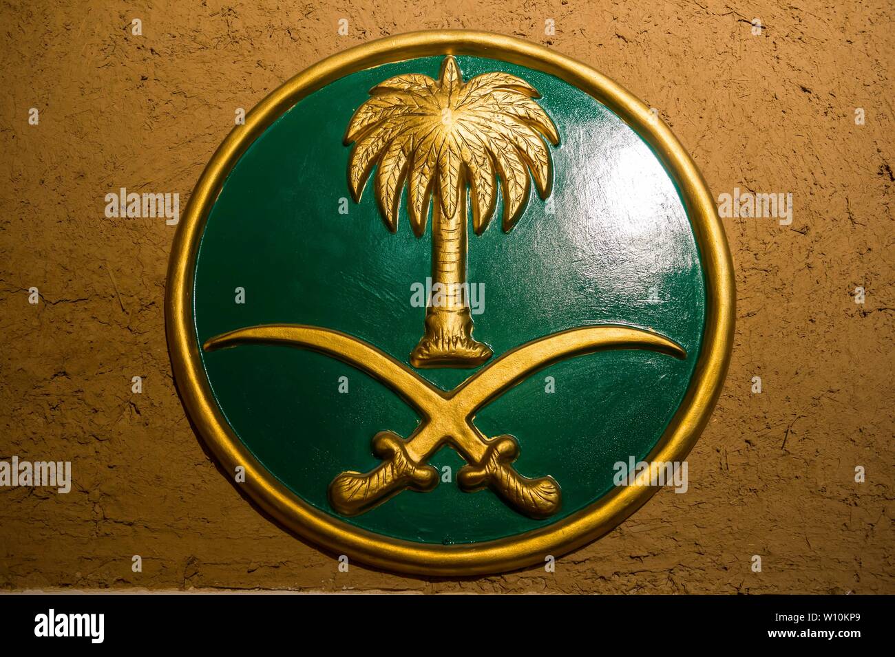 Saudi-arabien Flagge, mit Palmen und Dolche, Masmak Fort, Riad, Saudi-Arabien Stockfoto