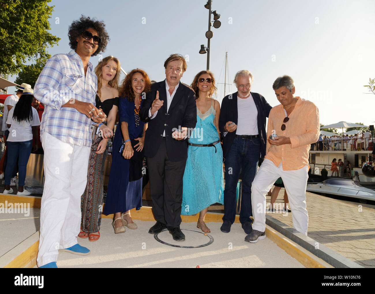 Paris, Frankreich. 27 Juni, 2019. Sébastien Folin, Isabel Otero, Daniel Lauclair, Marie Miamgioglou und Bernard Lecoq an der 7 "Trophée de La Pétanque. Stockfoto