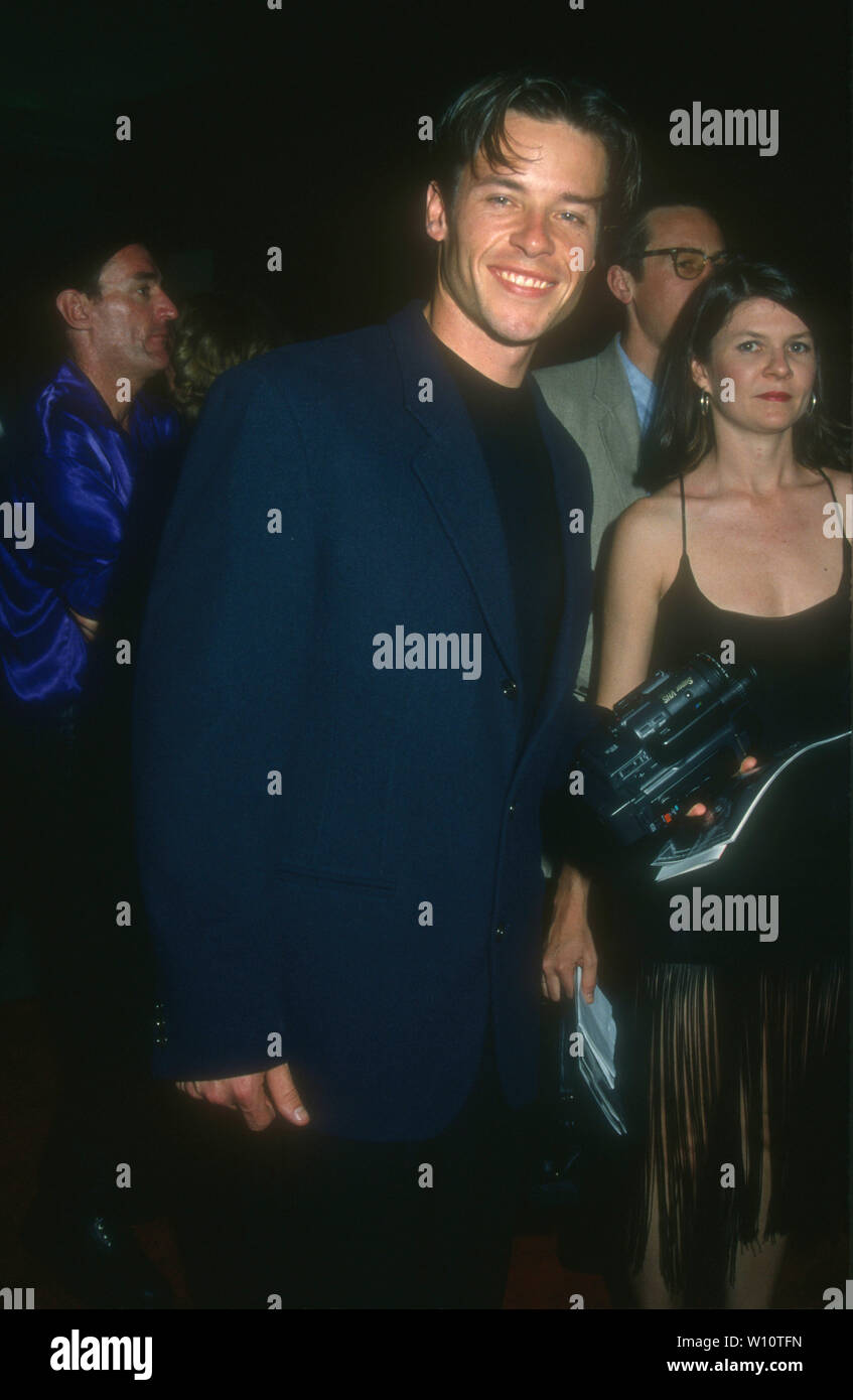Hollywood, Kalifornien, USA, 9. August 1994 Schauspieler Guy Pearce besucht die Premiere von "Die Abenteuer von Priscilla, Königin der Wüste" am 9. August 1994 bei Cinerama Dome Theater in Hollywood, Kalifornien, USA. Foto von Barry King/Alamy Stock Foto Stockfoto