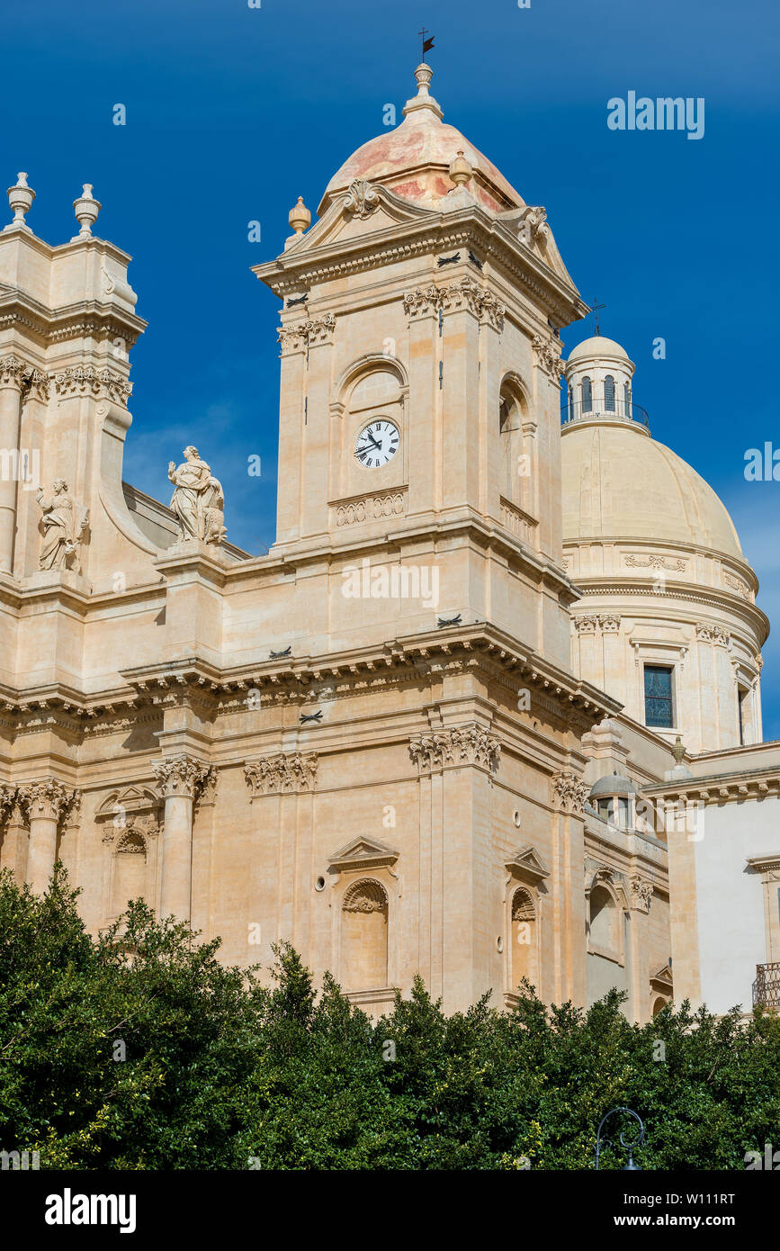 Basilika und Dom St. Nikolaus von Myra (San Nicolo) im sizilianischen Barock Stil. In der kleinen Stadt Noto, Syrakus, Sizilien, Italien Stockfoto