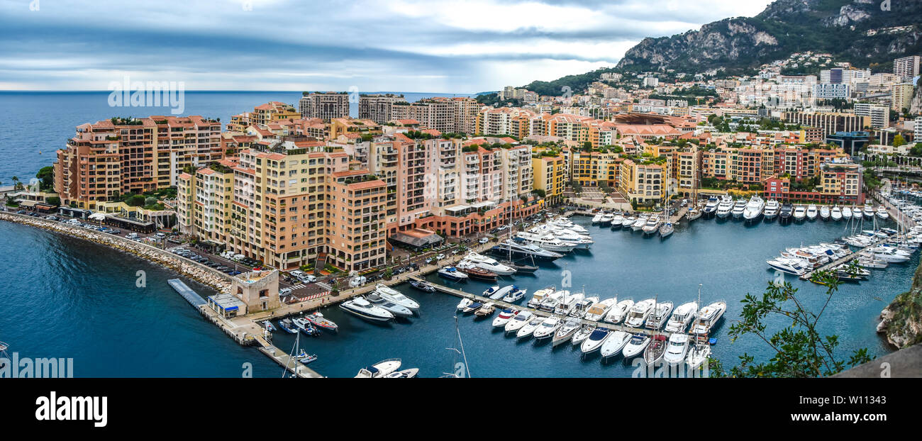 Blick auf Marina Hafen mit Booten und Yachten in Monaco Ville Fontvieille, Provence Alpes Cote d'Azur Stockfoto