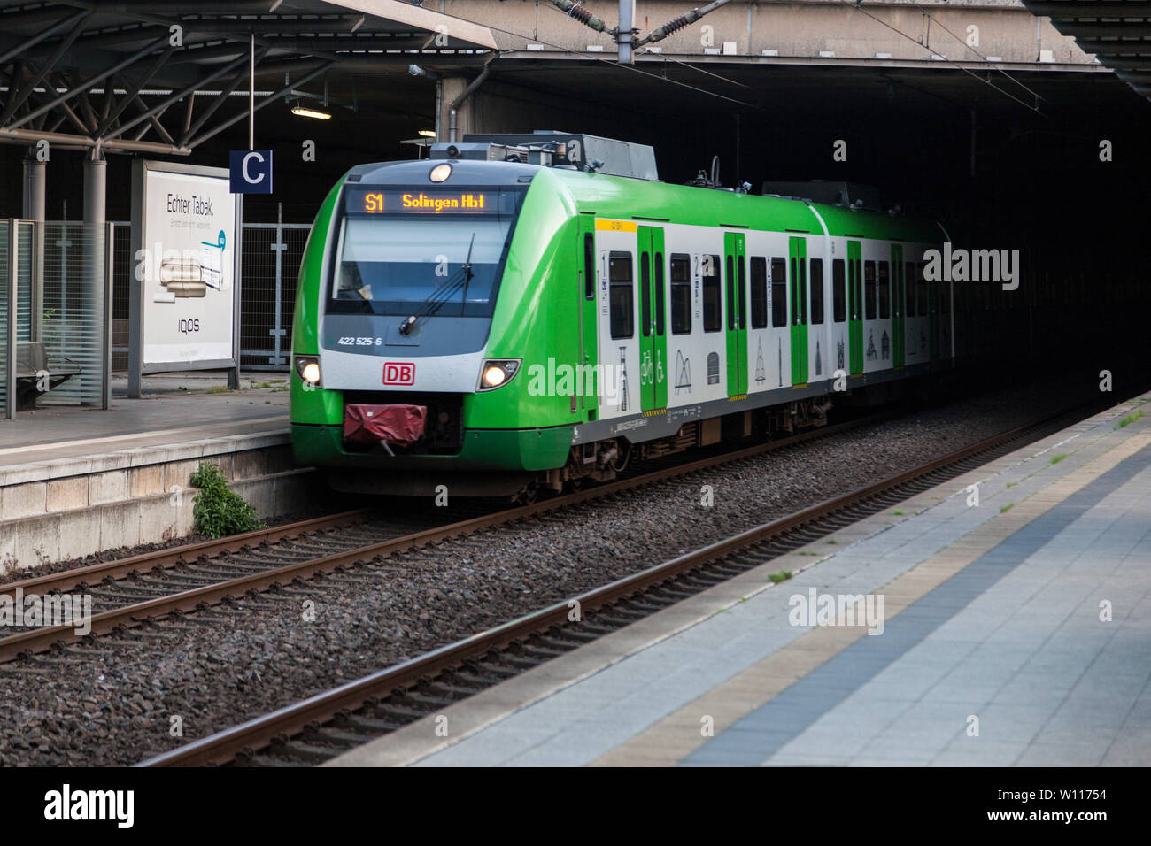 S Bahn Düsseldorf Flughafen S11 Park U.ride www.alamy.de